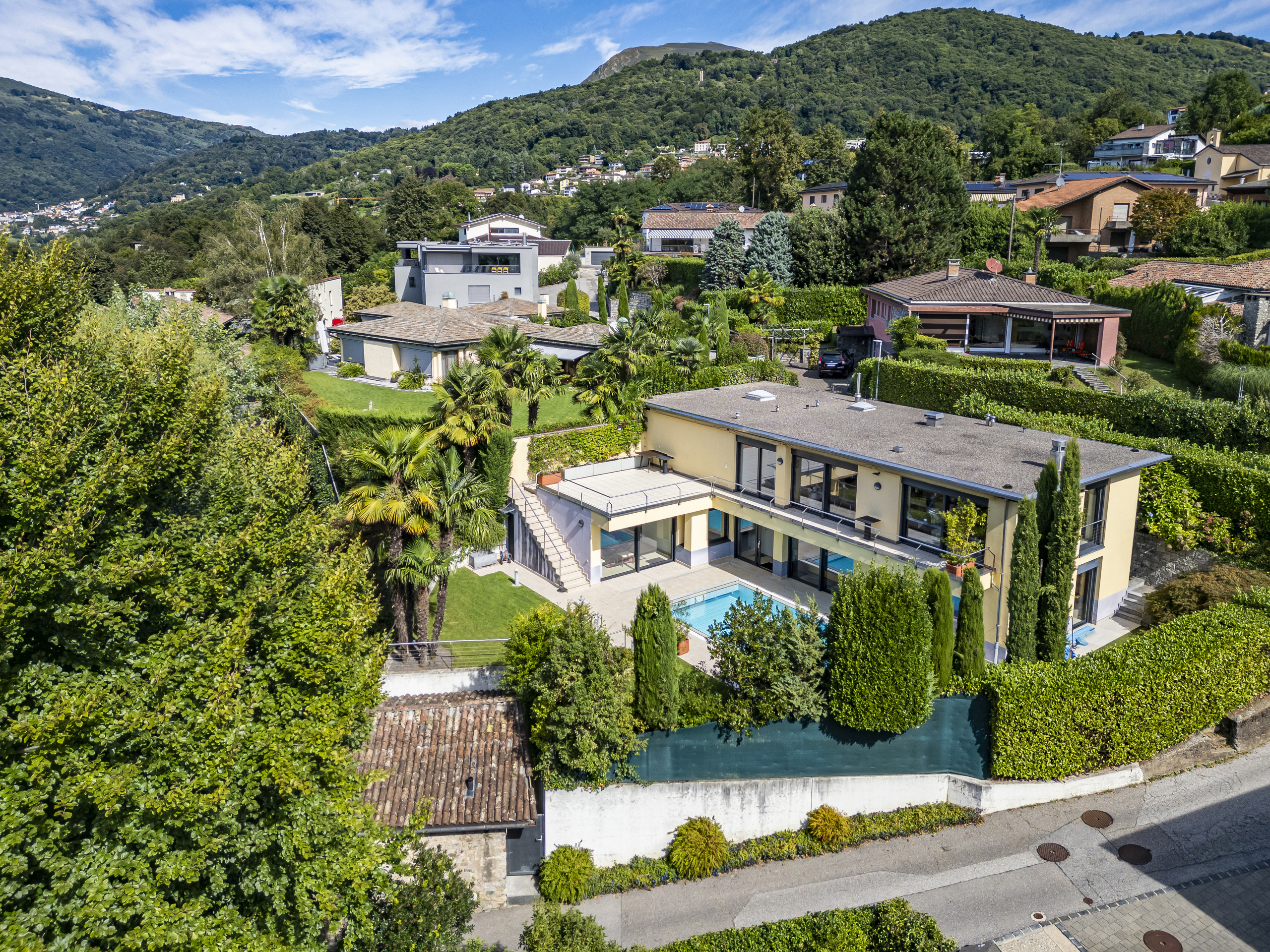 Exklusive Villa mit Pool und Bergblick