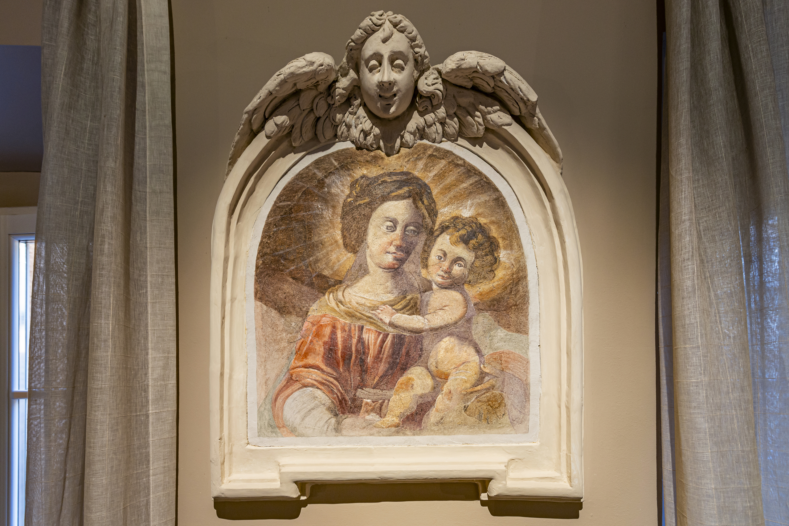 Historische Wandnische mit Fresko