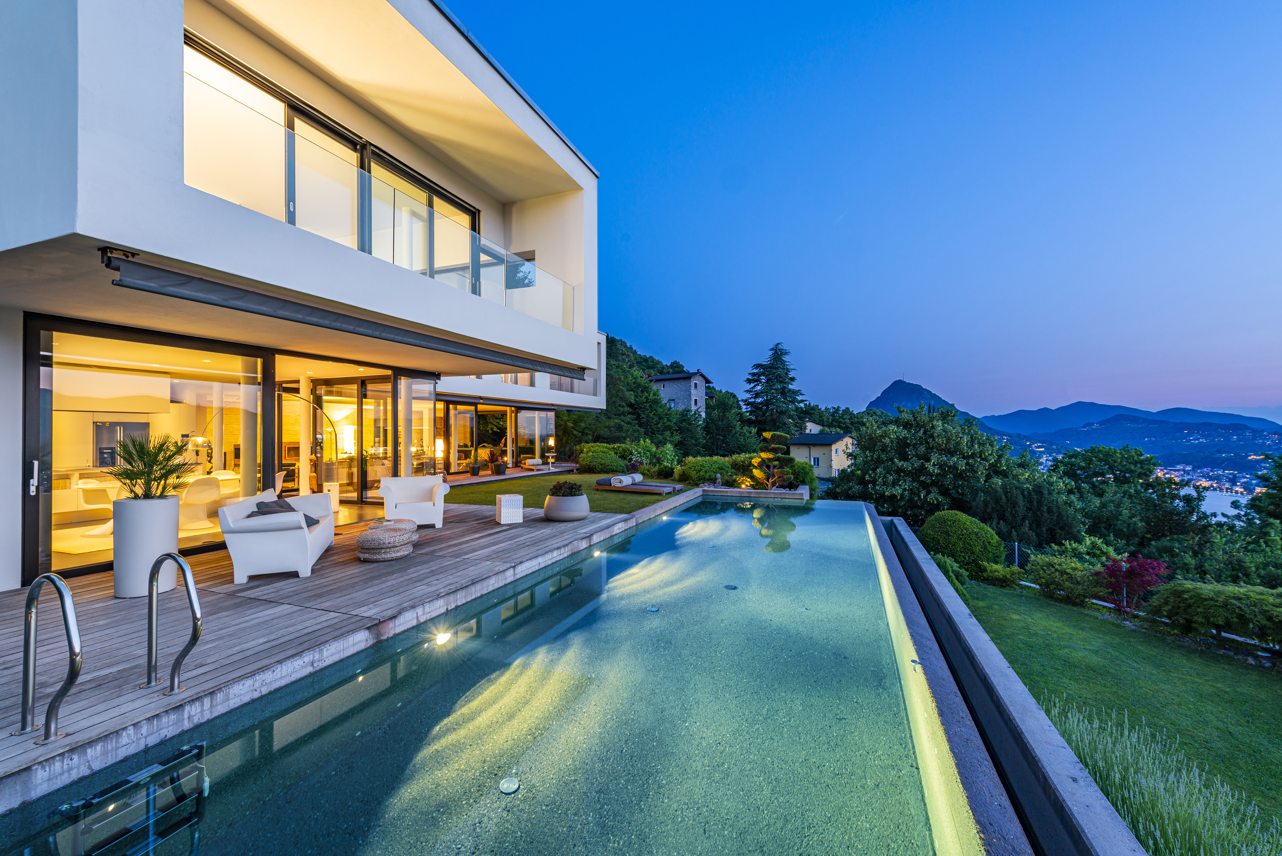 Luxusvilla mit Pool und Panoramablick