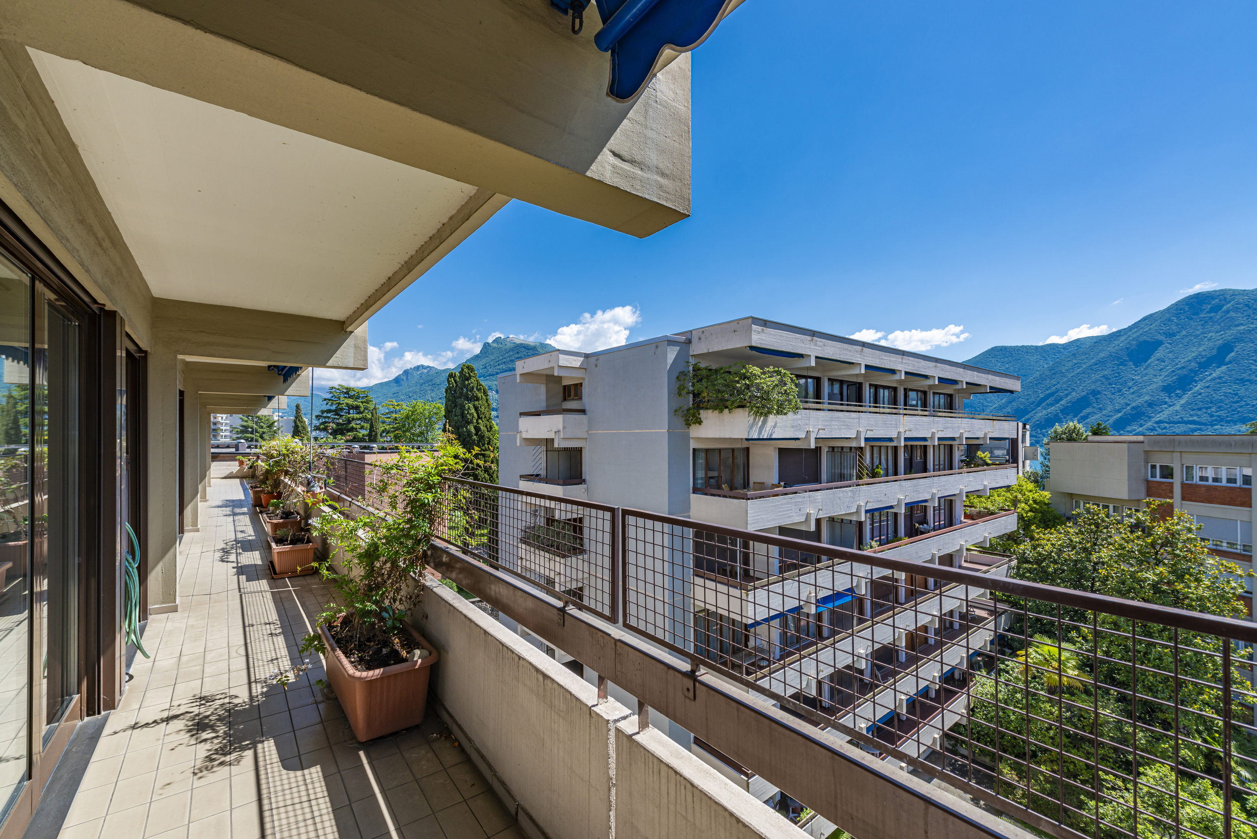 Balkon mit Bergblick