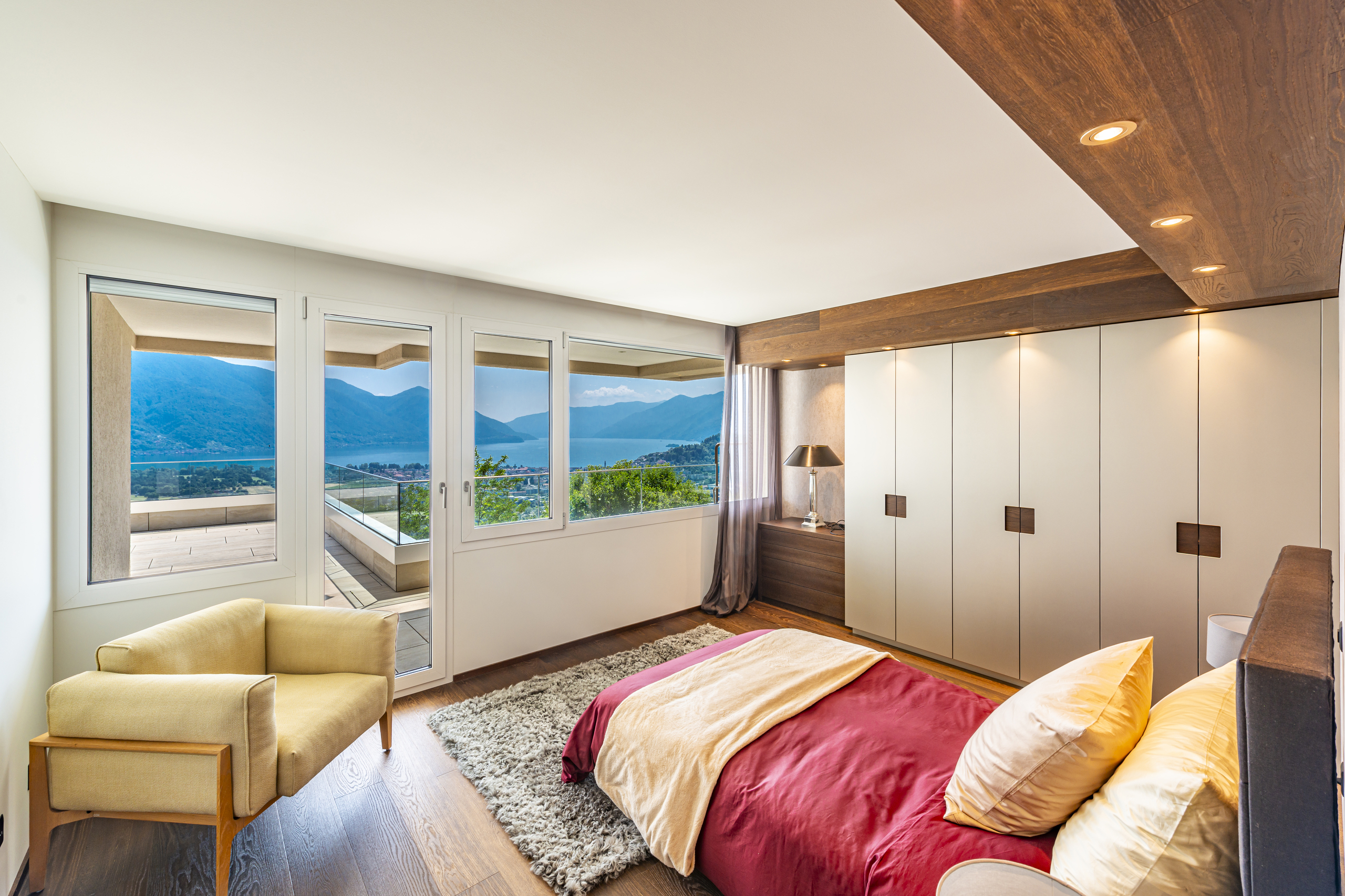 Schlafzimmer mit Seeblick
