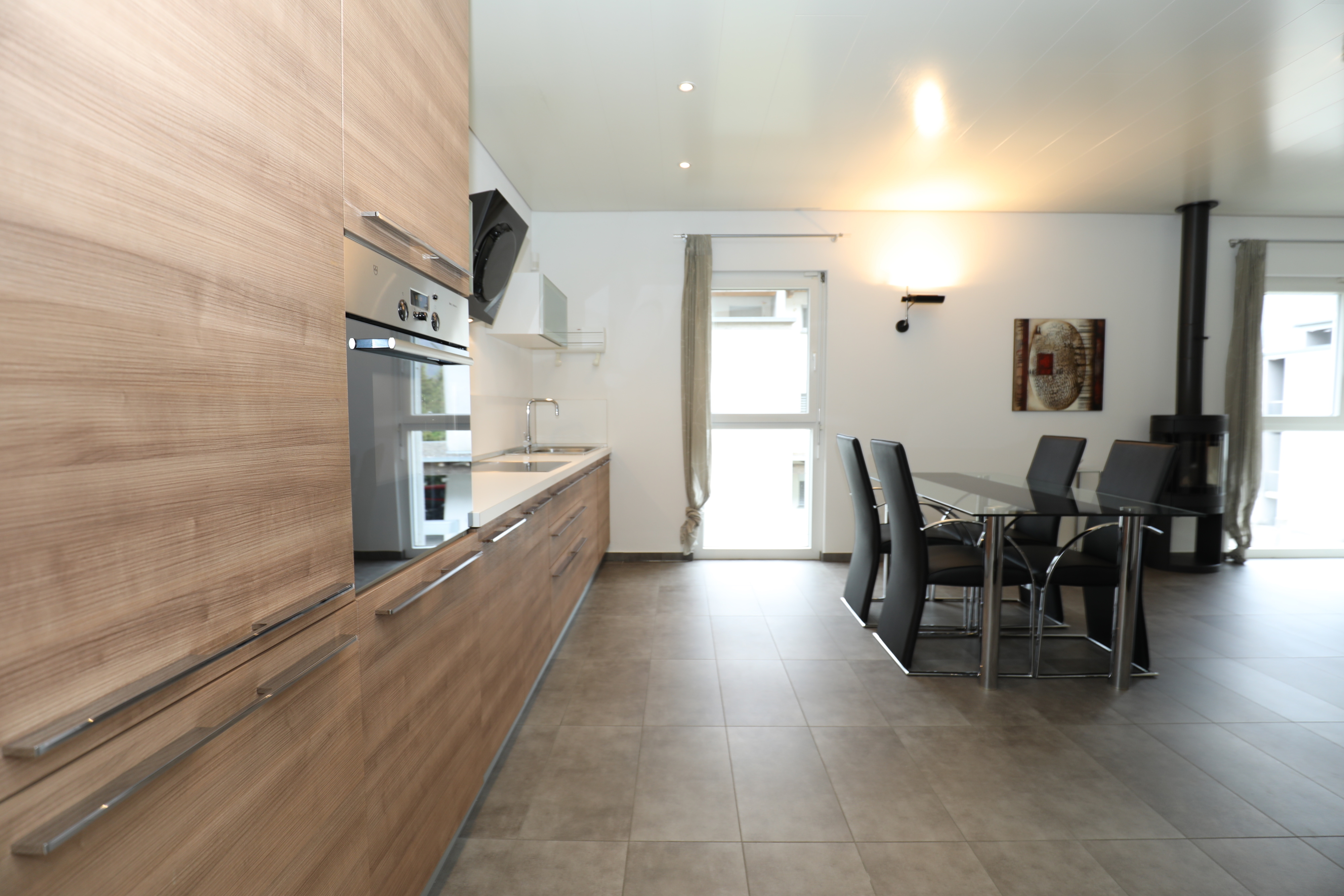 Offener Wohn-Essbereich mit Küche