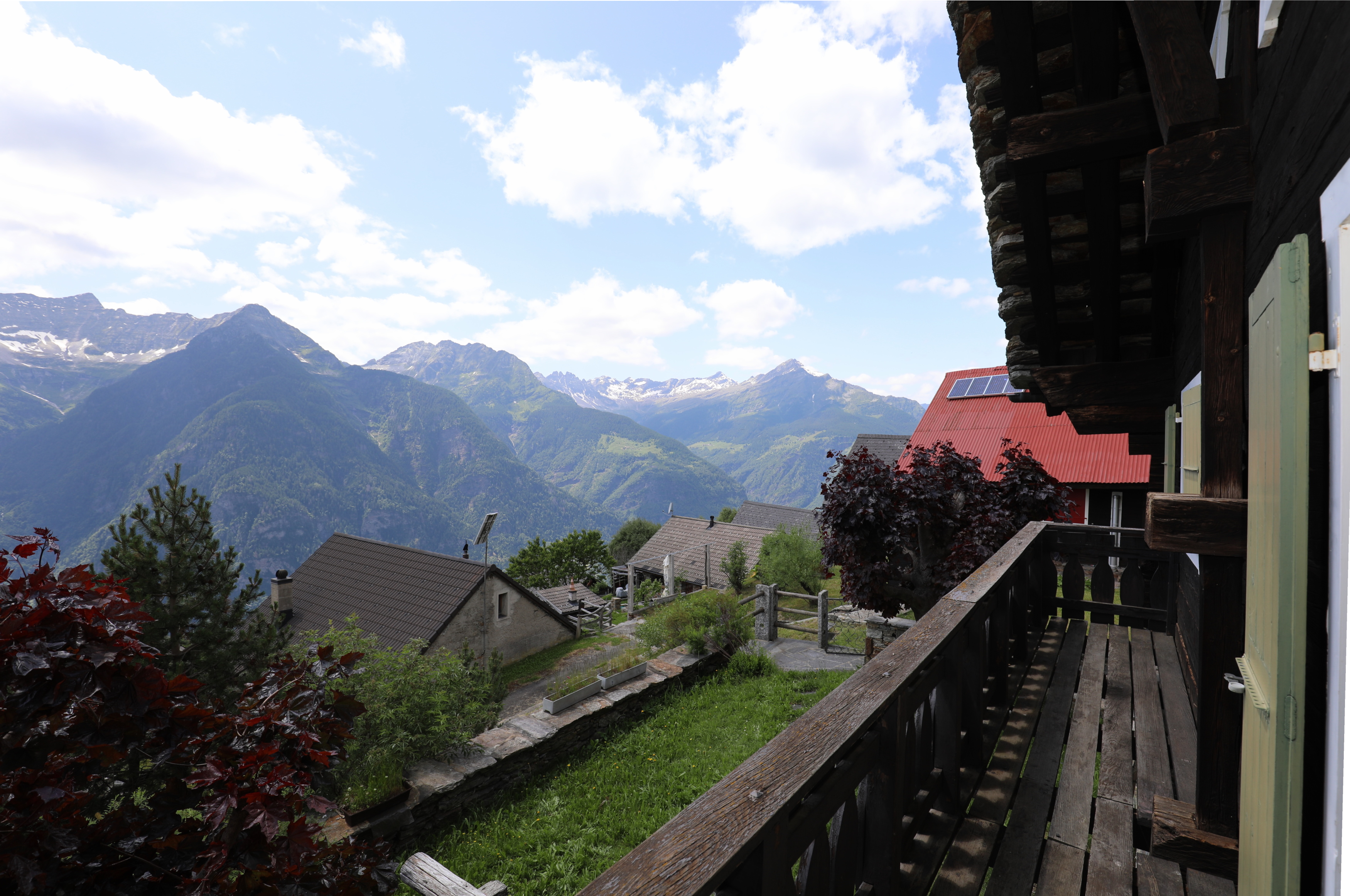 Balkon mit Bergblick