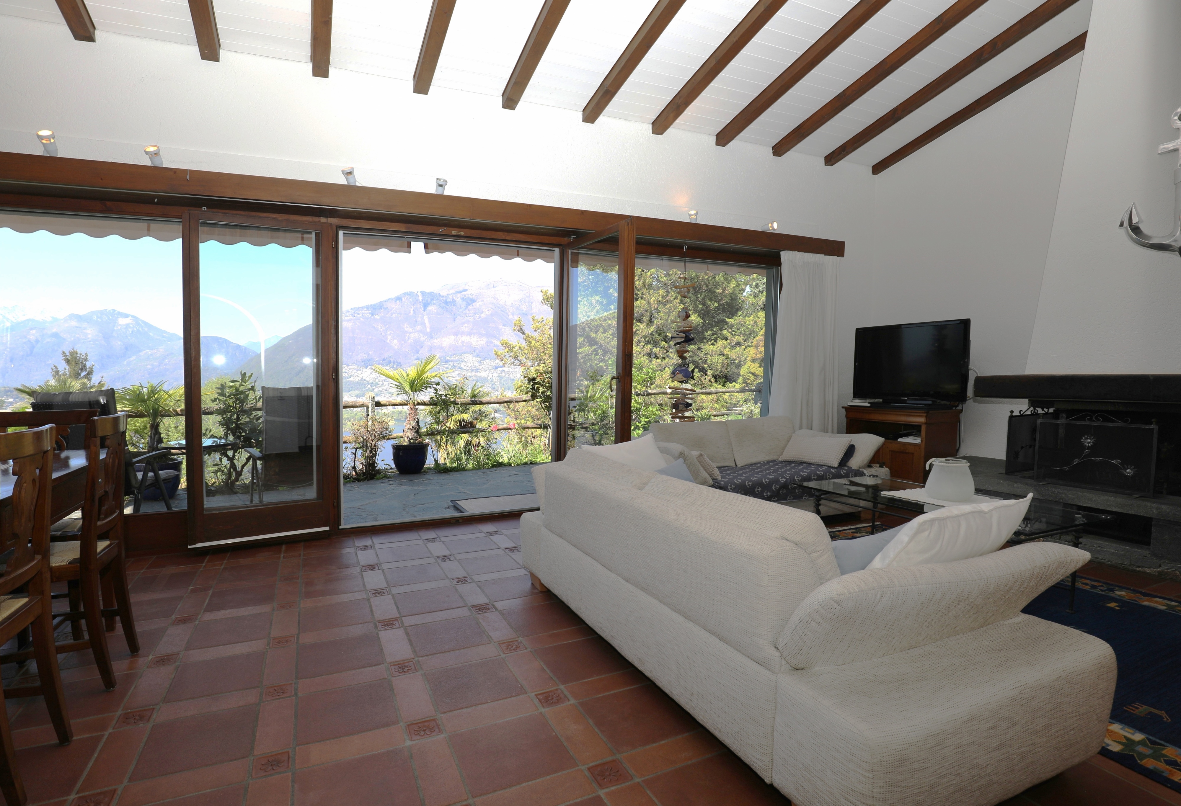 Wohnzimmer mit Bergblick