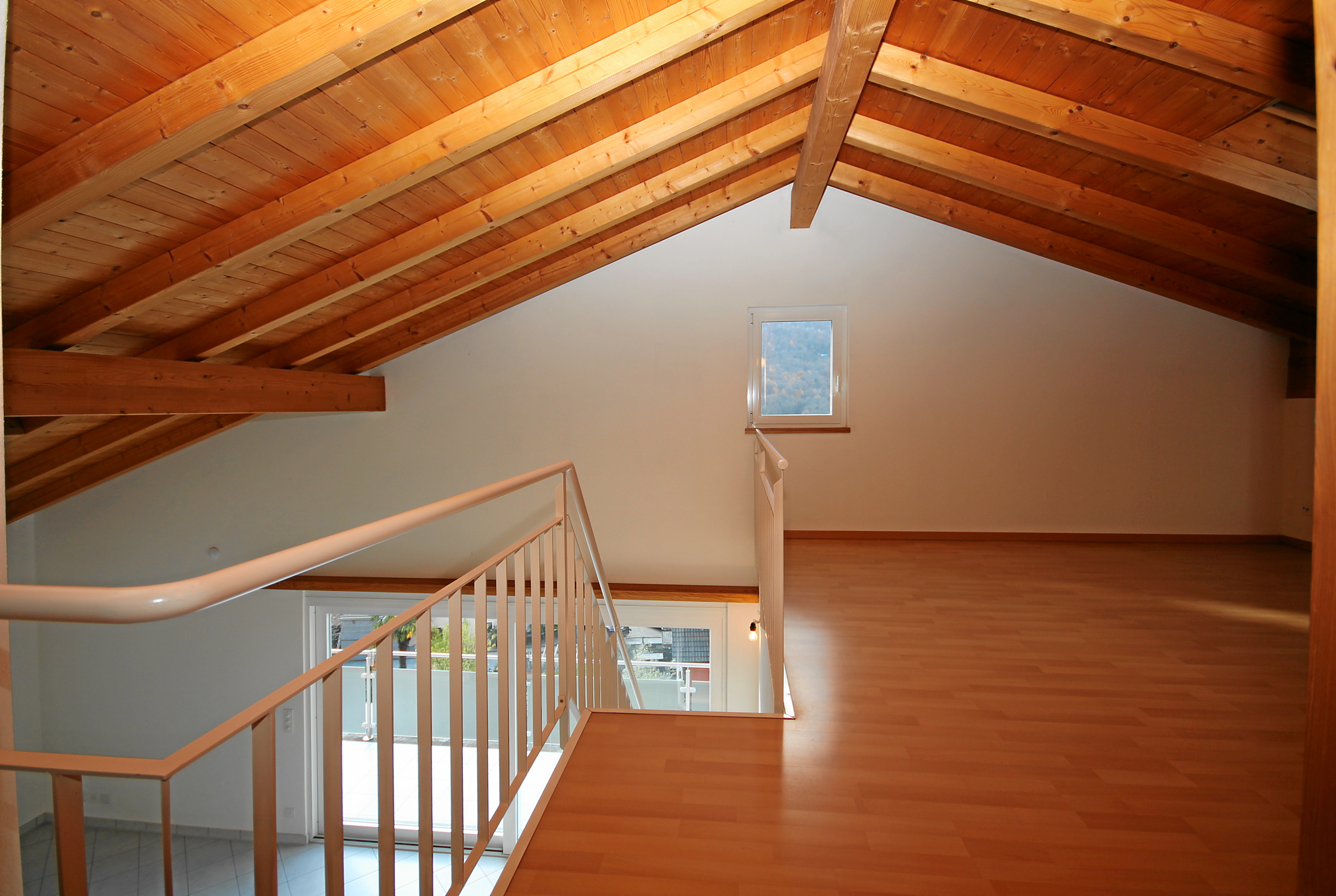Ausgebauter Dachboden mit Holzdecke