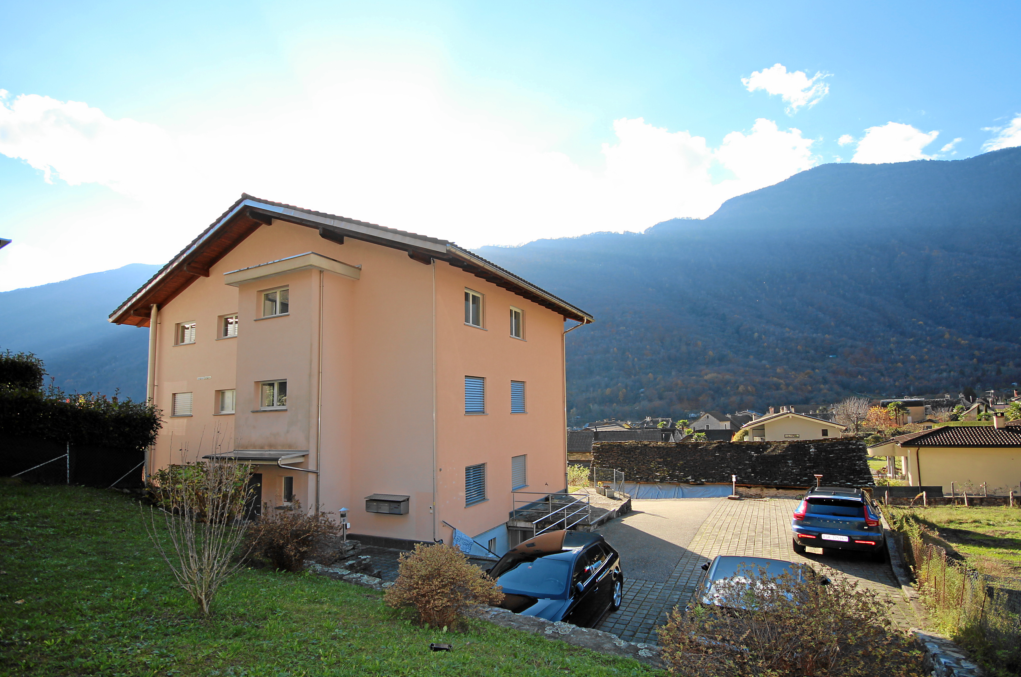 Wohnhaus mit Bergblick