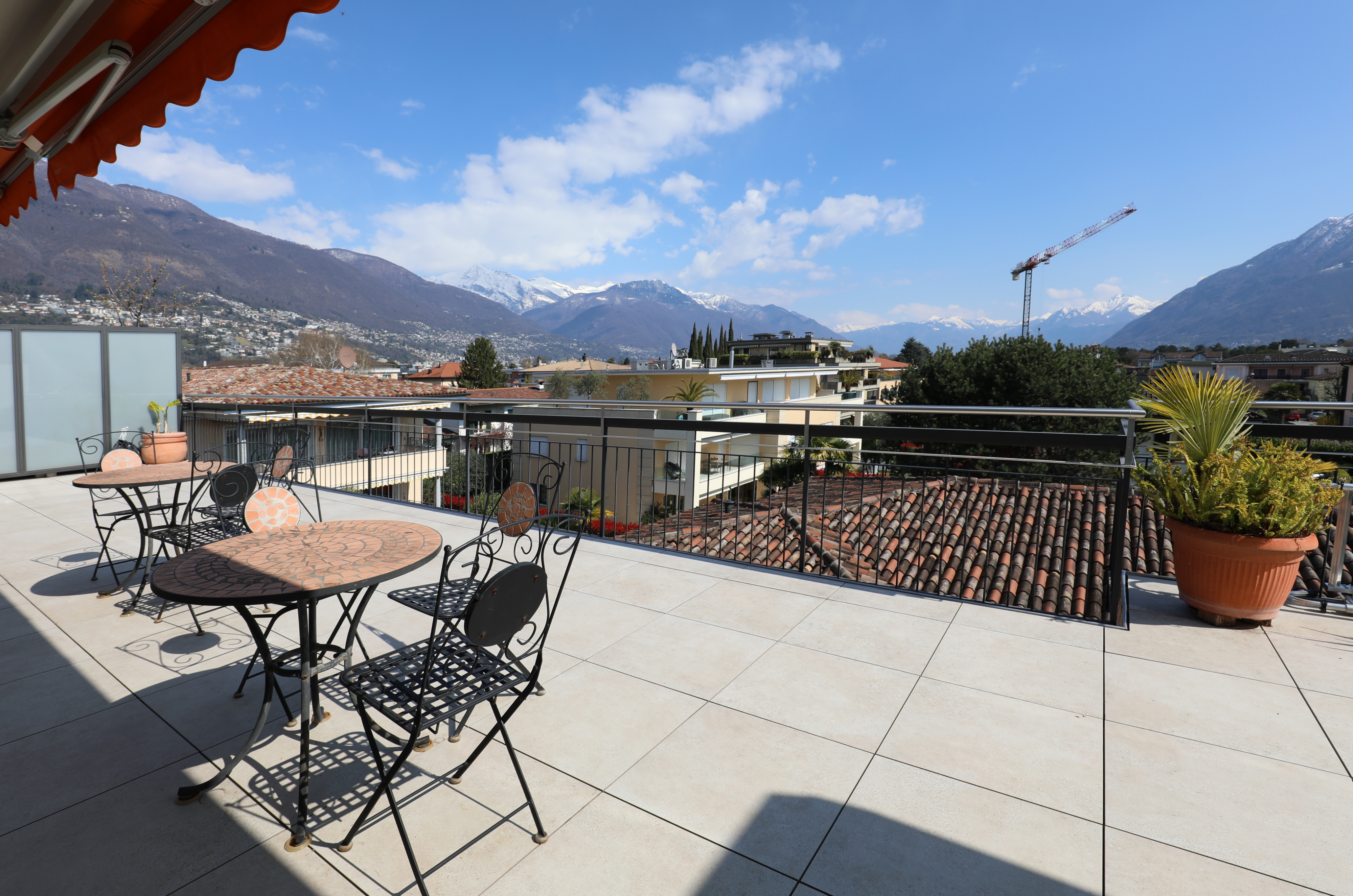 Terrasse mit Alpenblick