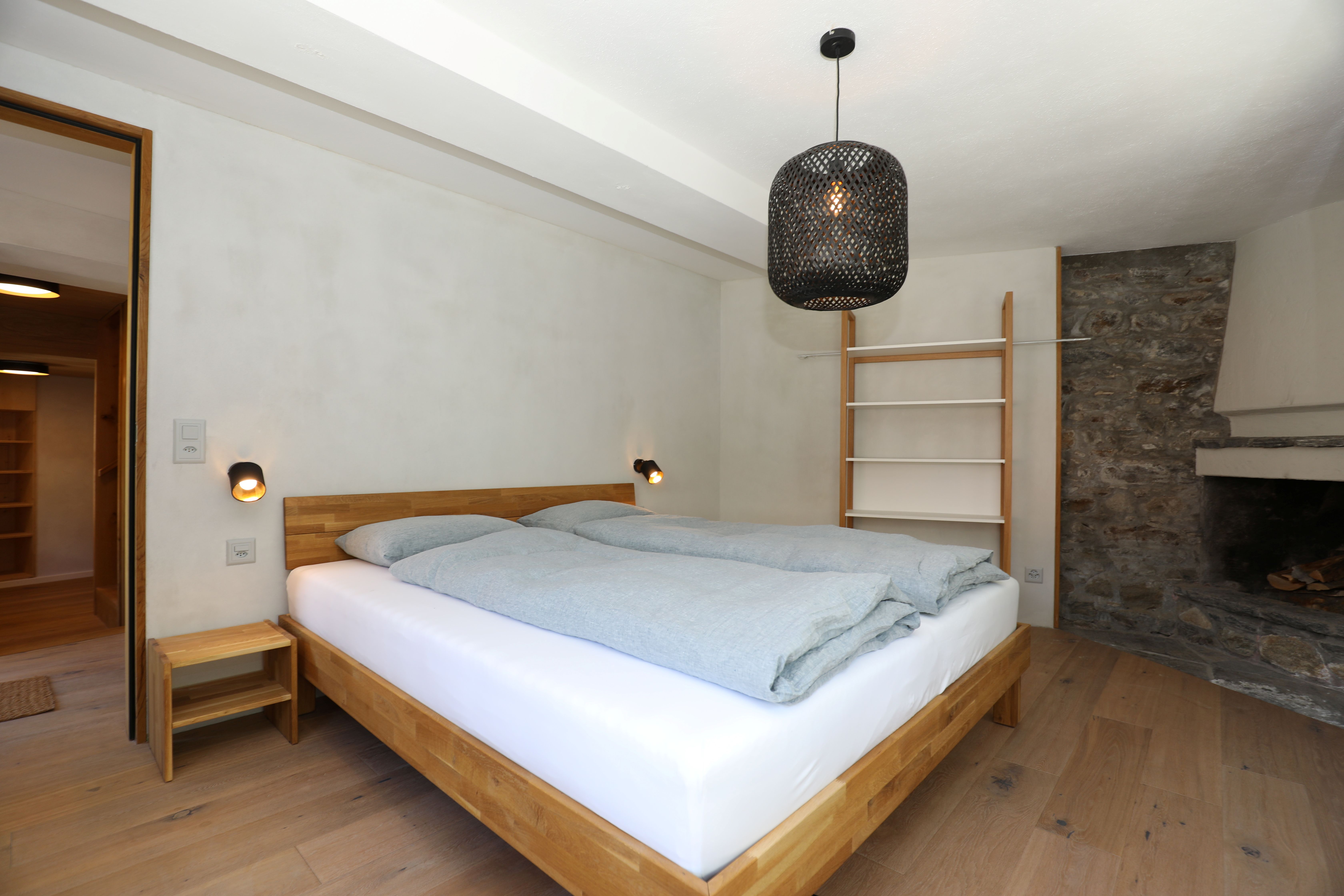Gemütliches Schlafzimmer mit Naturmaterialien