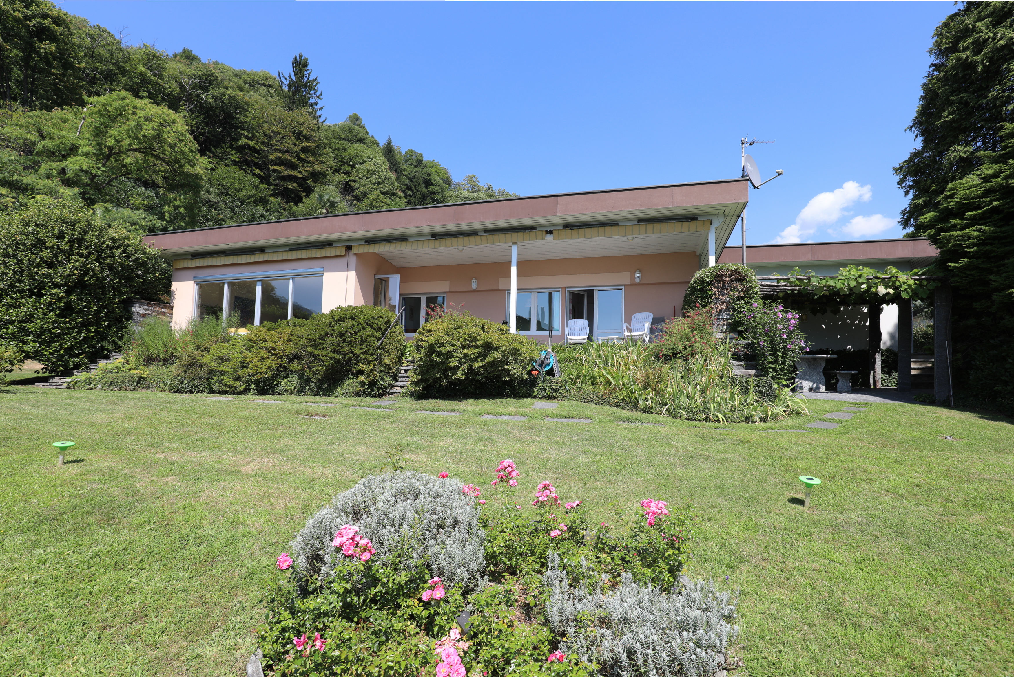 Bungalow mit Gartenansicht