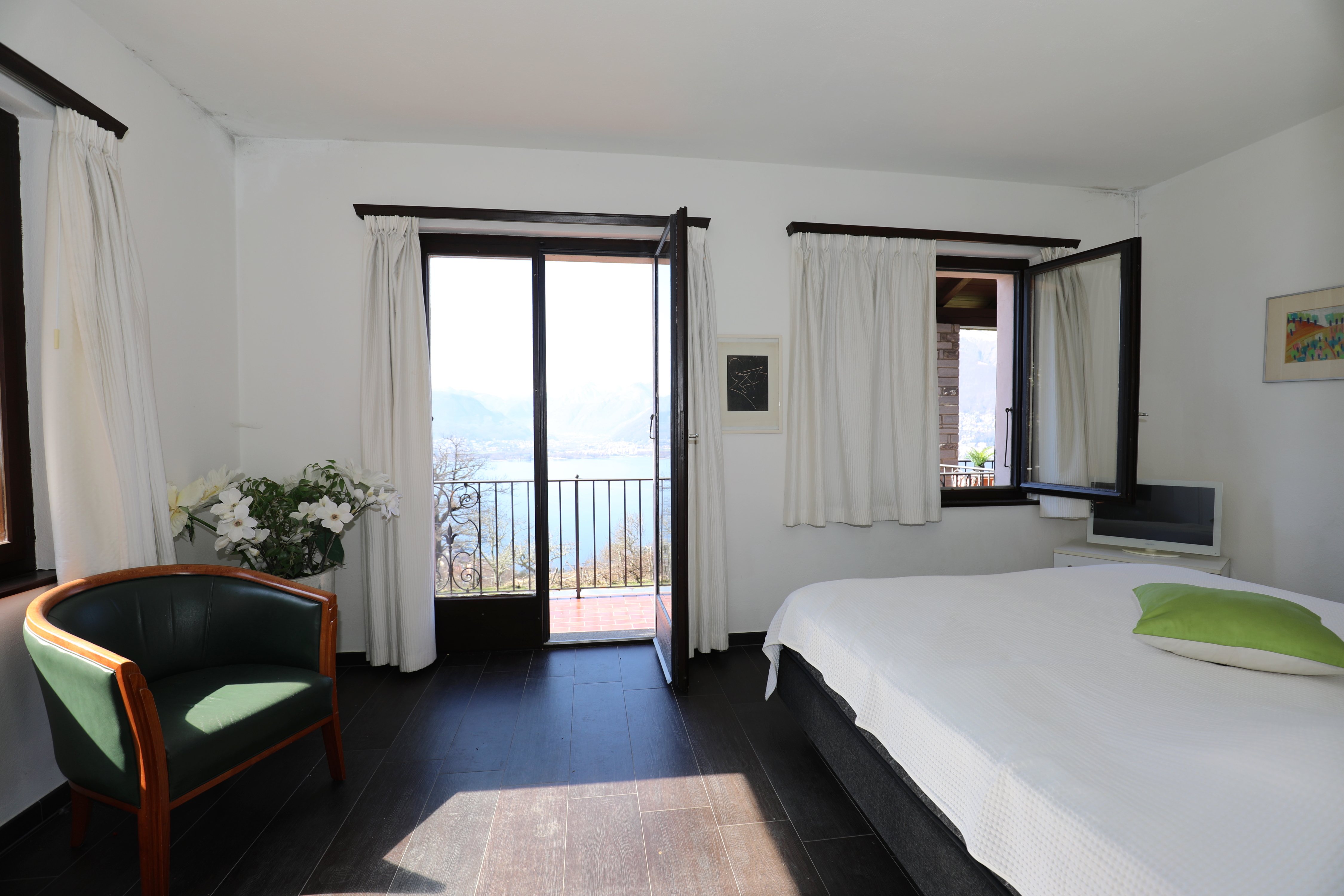 Schlafzimmer mit Seeblick