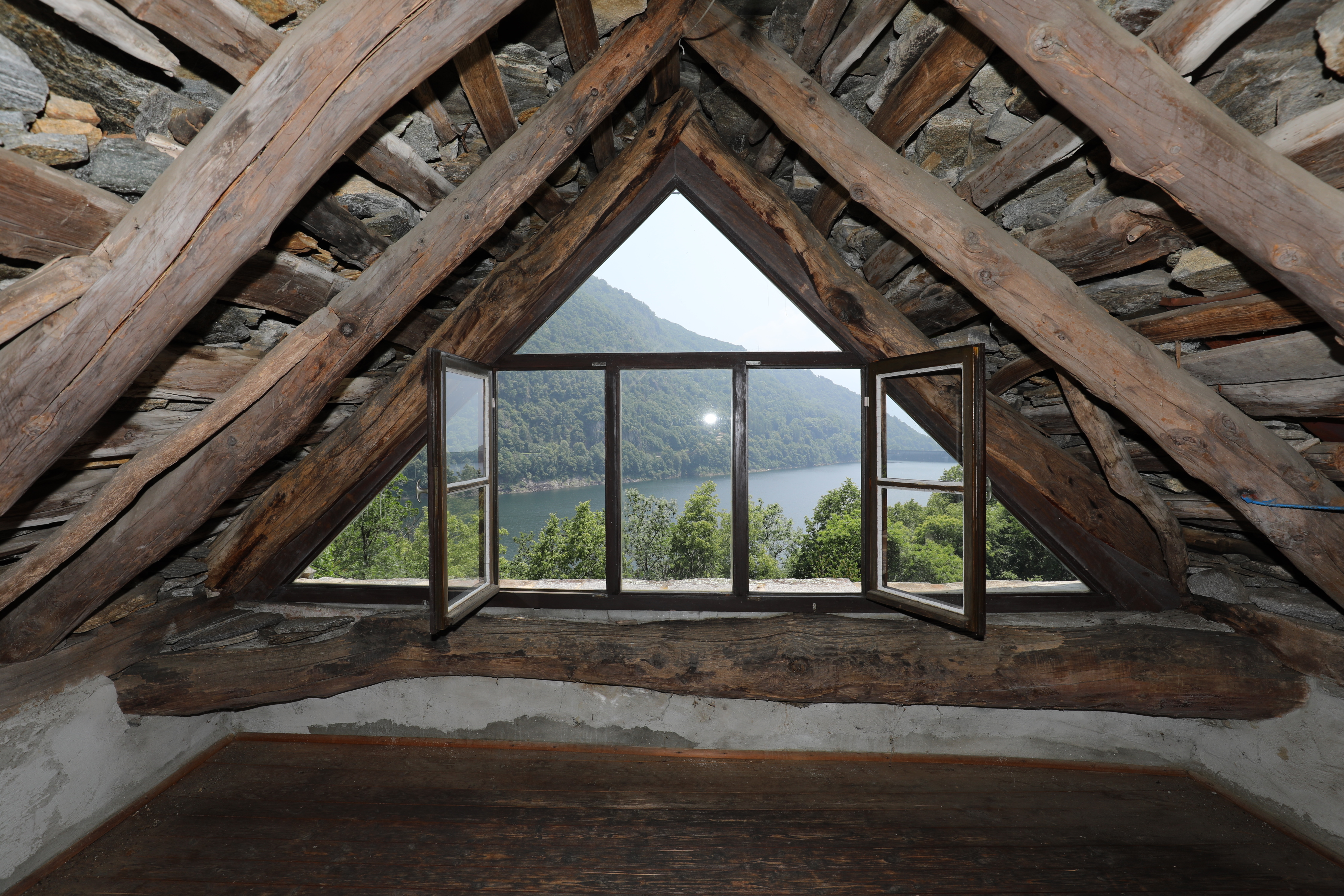Dachraum mit Panoramafenster