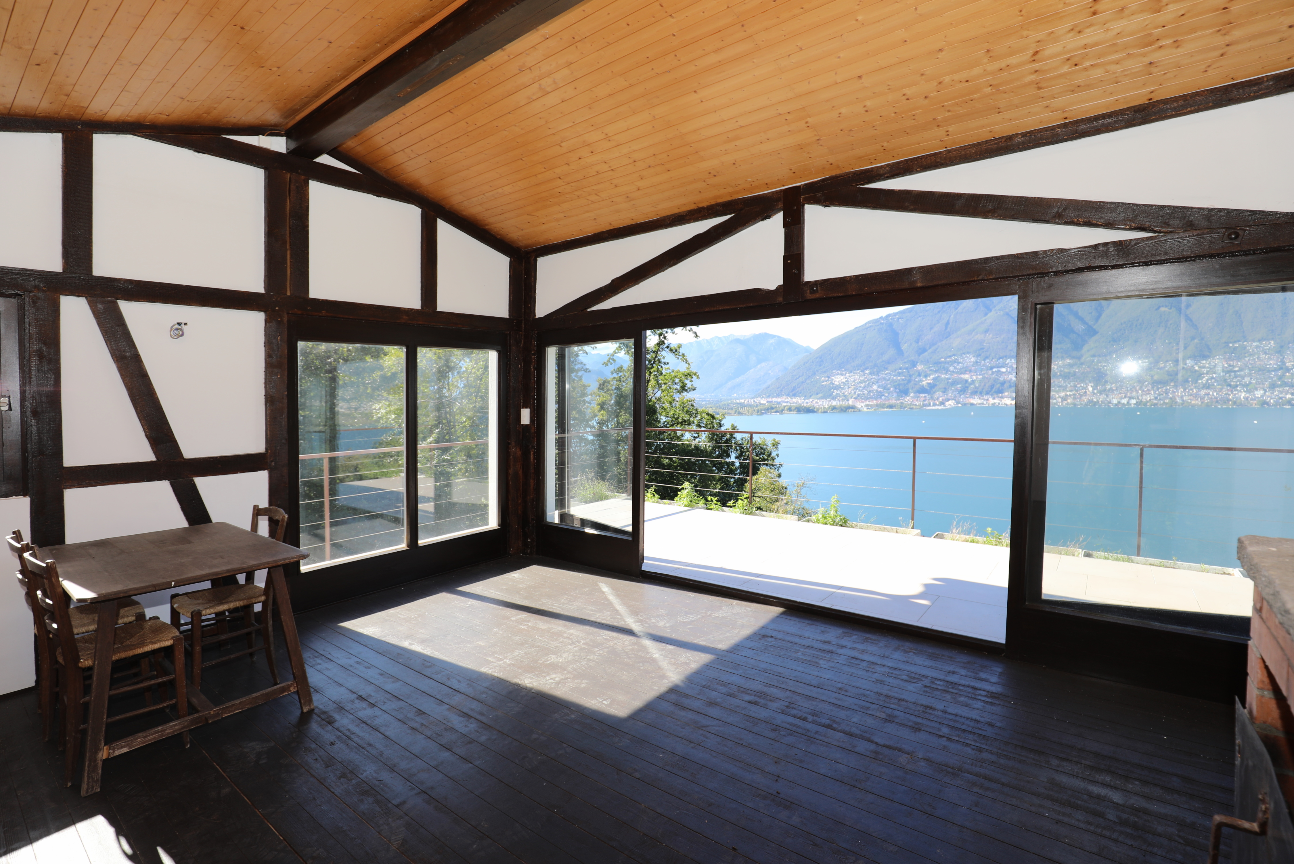 Veranda mit Berg- und Seeblick