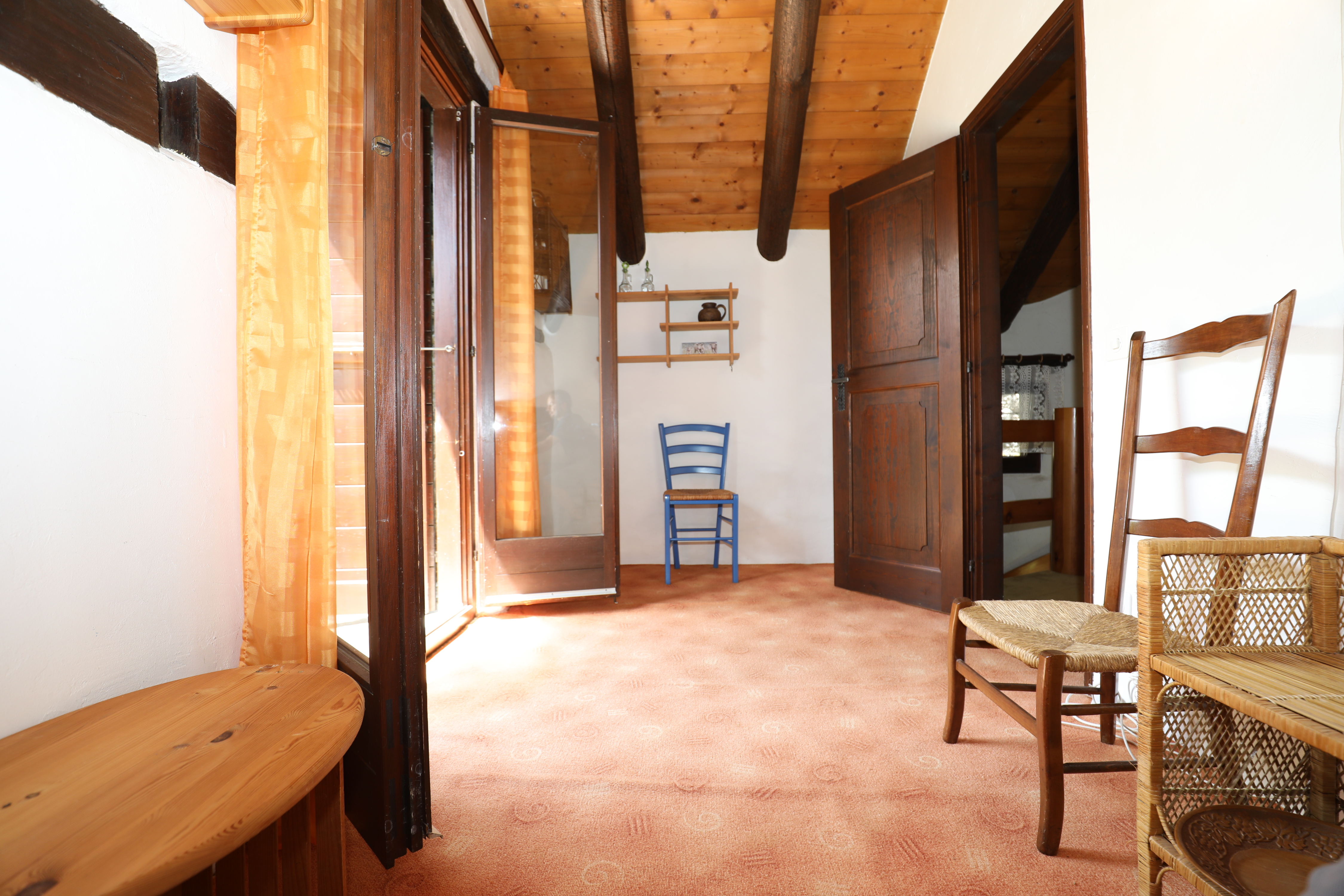 Gemütlicher Dachraum mit Holzdecke