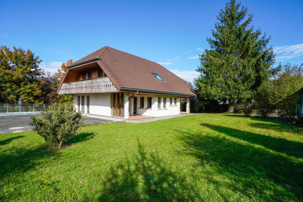 Einfamilienhaus mit großem Garten