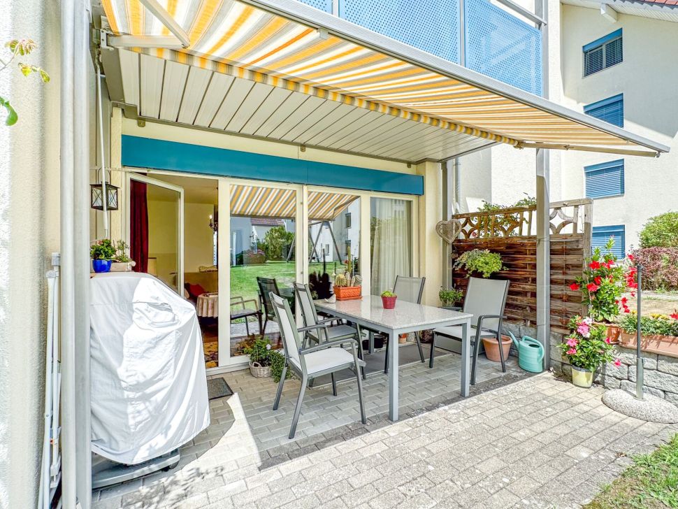 Überdachte Terrasse mit Essbereich