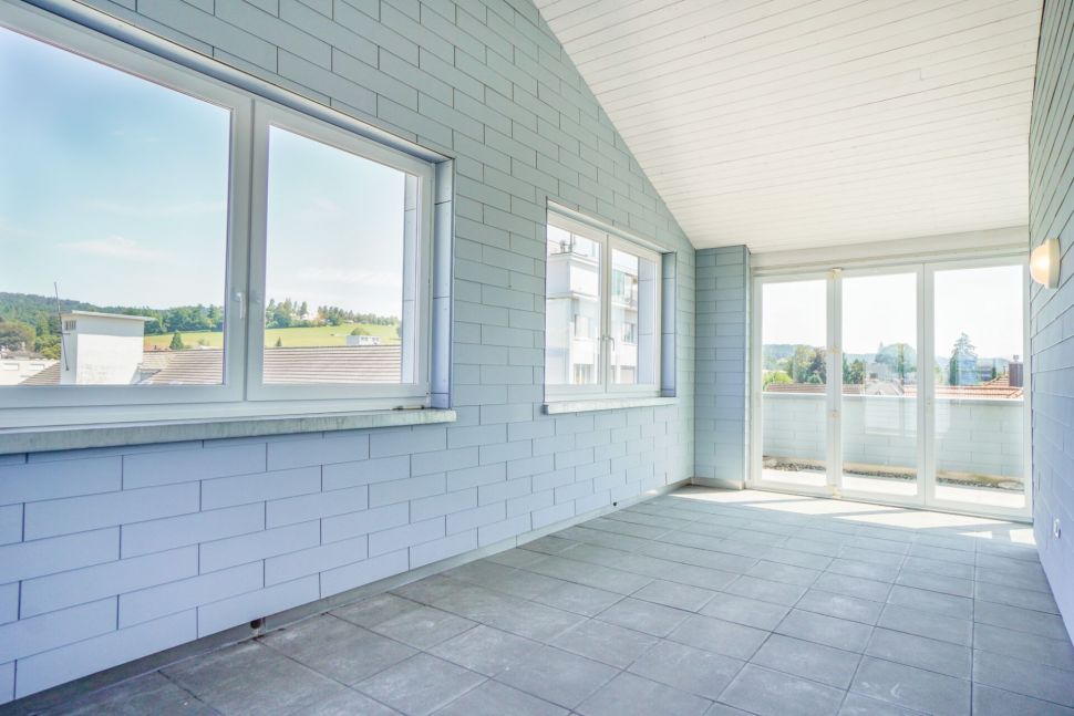Verglaste Loggia mit weitem Ausblick