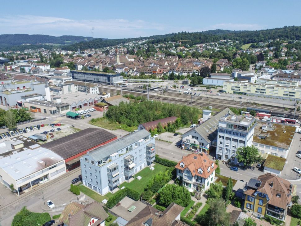 Städtische Luftaufnahme mit Wohn- und Gewerbegebiet