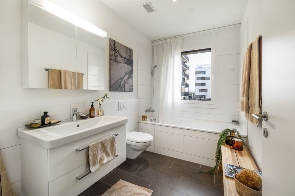 Helles modernes Badezimmer