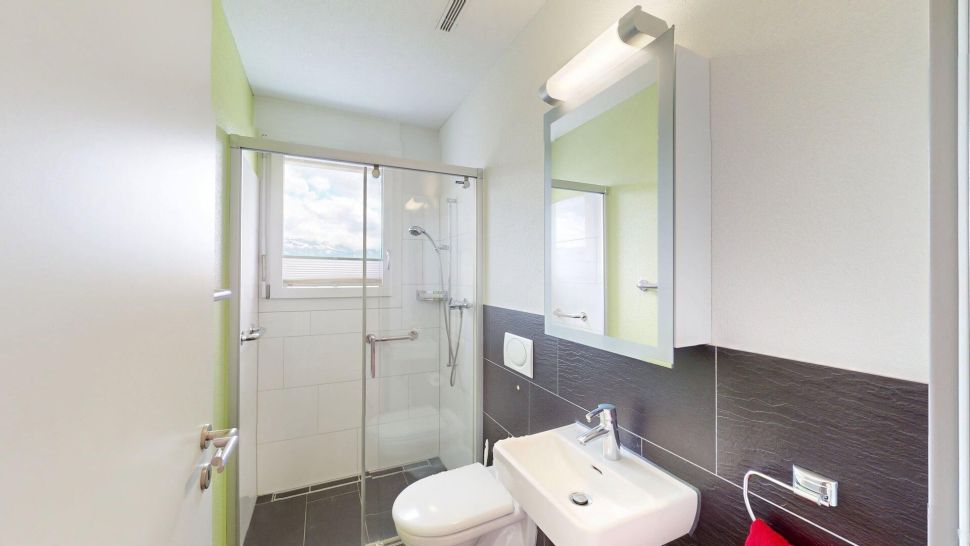 Modernes Gäste-Bad mit Dusche