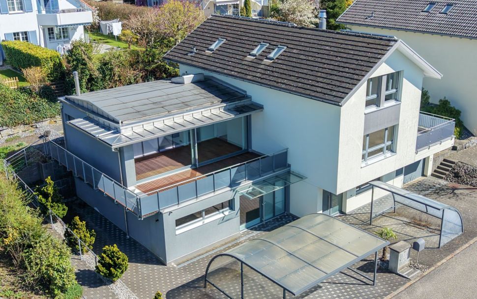 Modernes Einfamilienhaus mit Terrasse und Doppelgarage