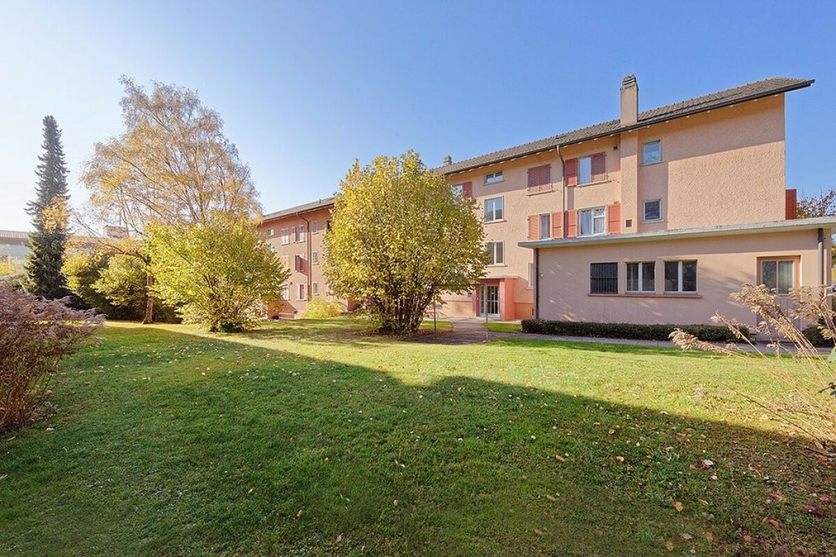 Mehrfamilienhaus mit Gartenanlage