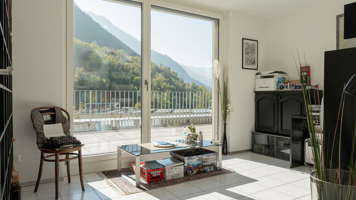 Wohnzimmer mit Bergblick