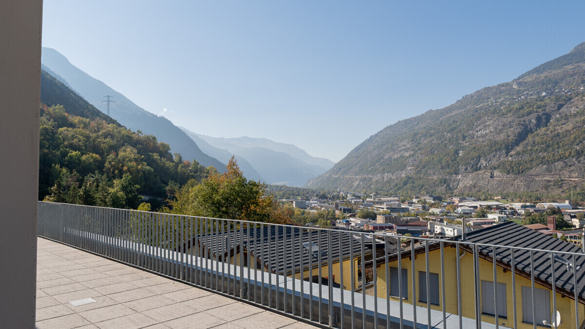 Balkon mit Bergpanorama