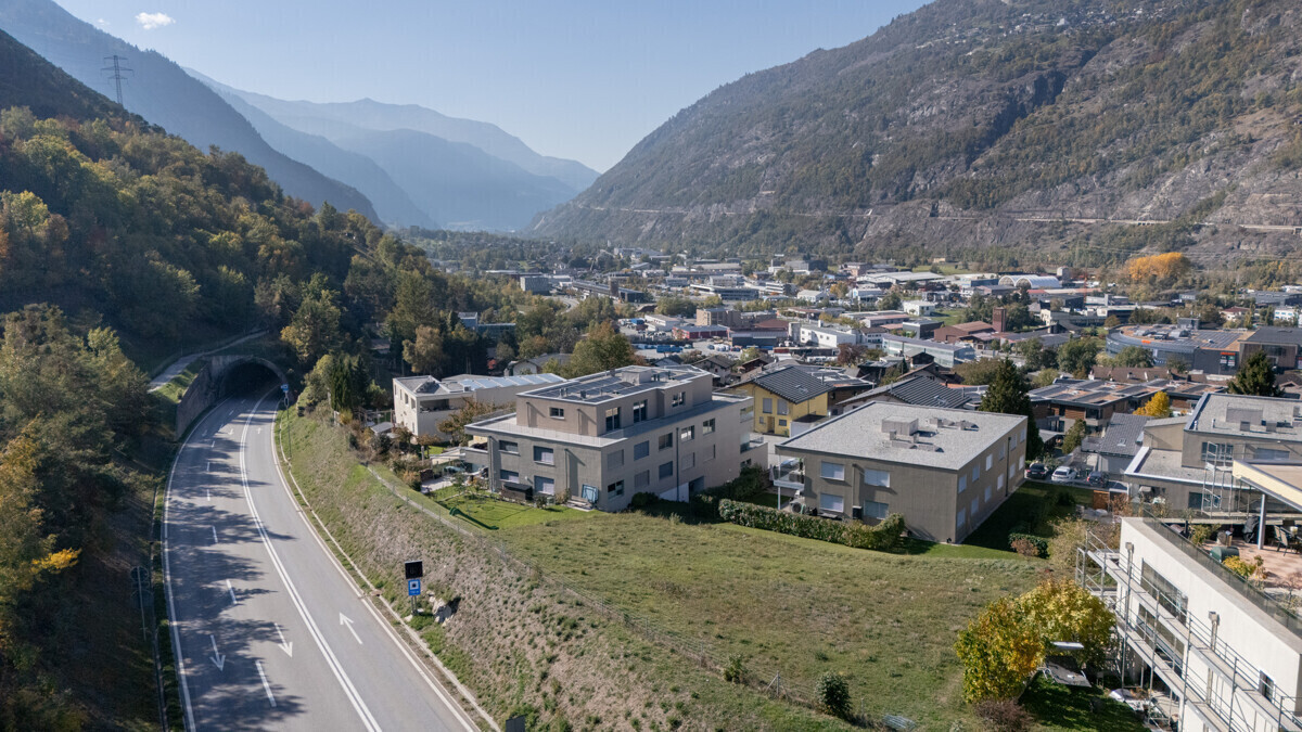Bergtal mit Wohnhäusern