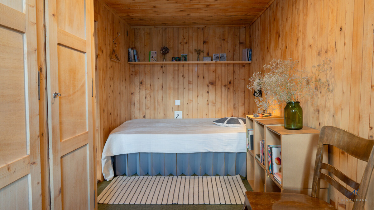 Gemütliches Holz-Schlafzimmer