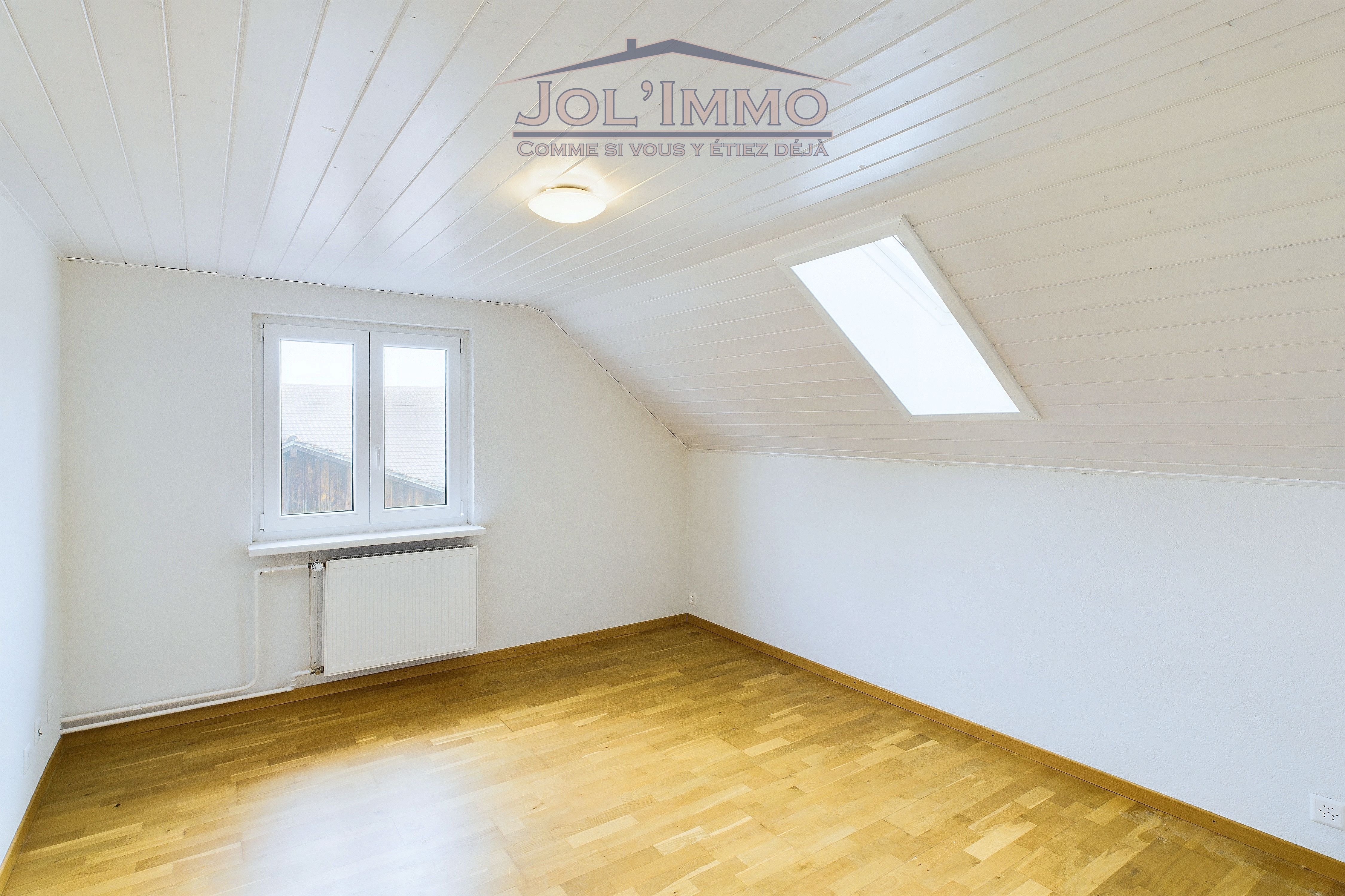 Dachzimmer mit Dachfenster