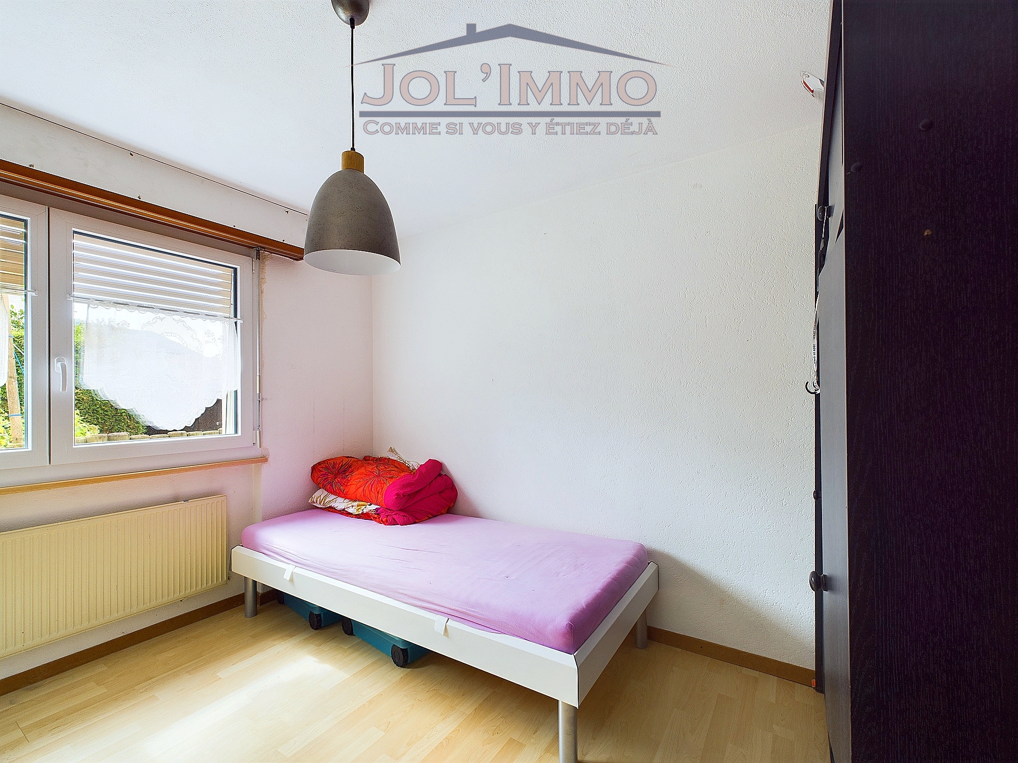 Kleines Schlafzimmer mit Tageslicht