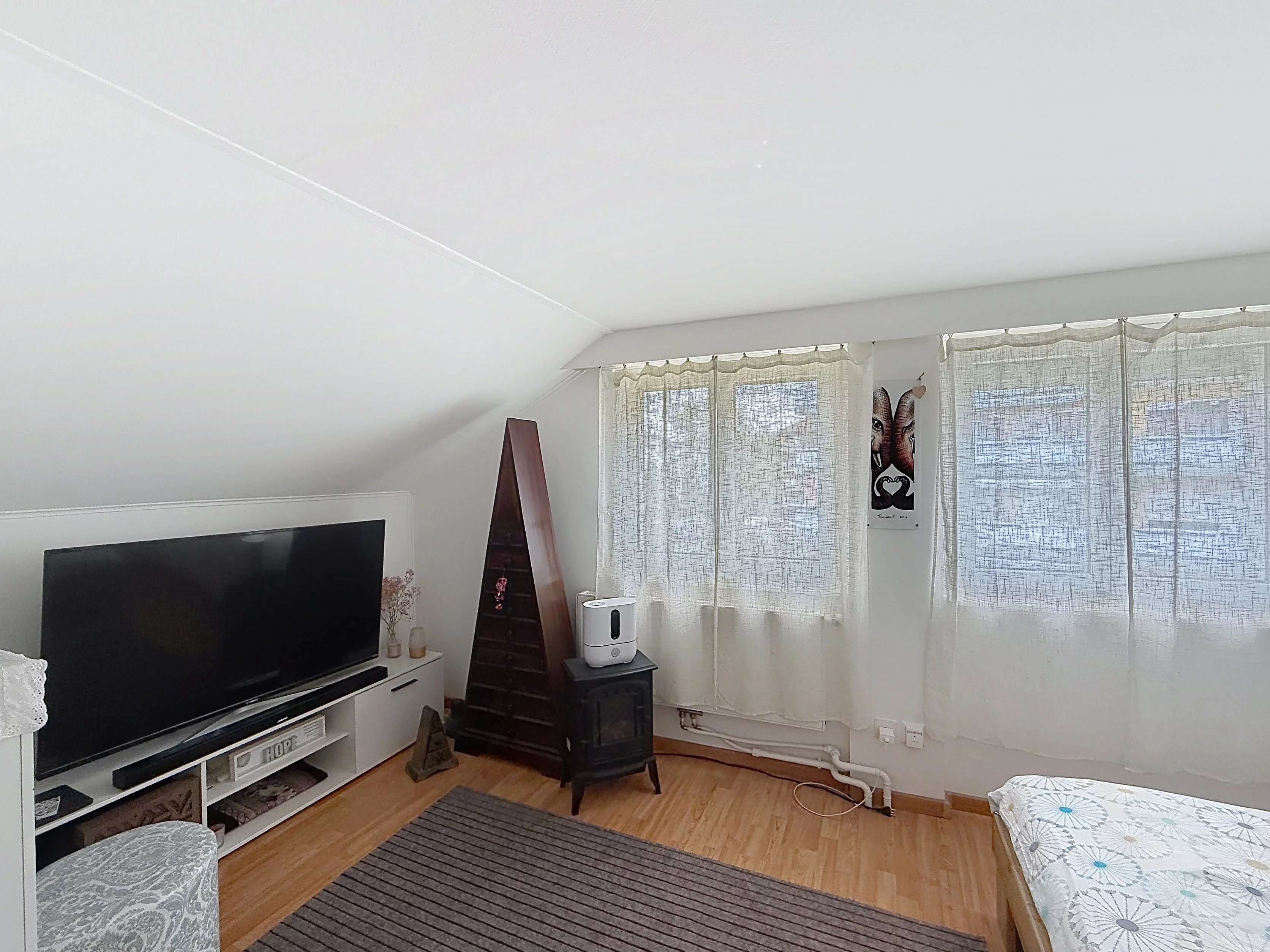 Dachzimmer mit Wohnbereich