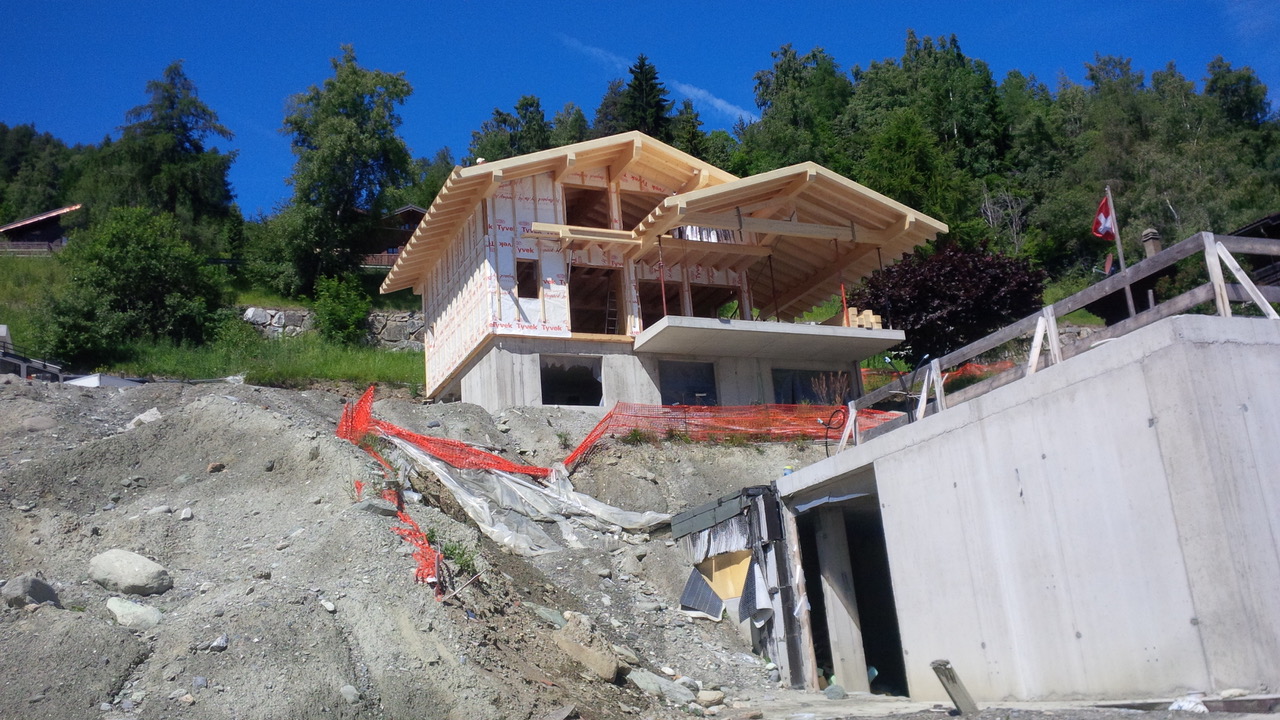 Im Bau befindliches Hanghaus