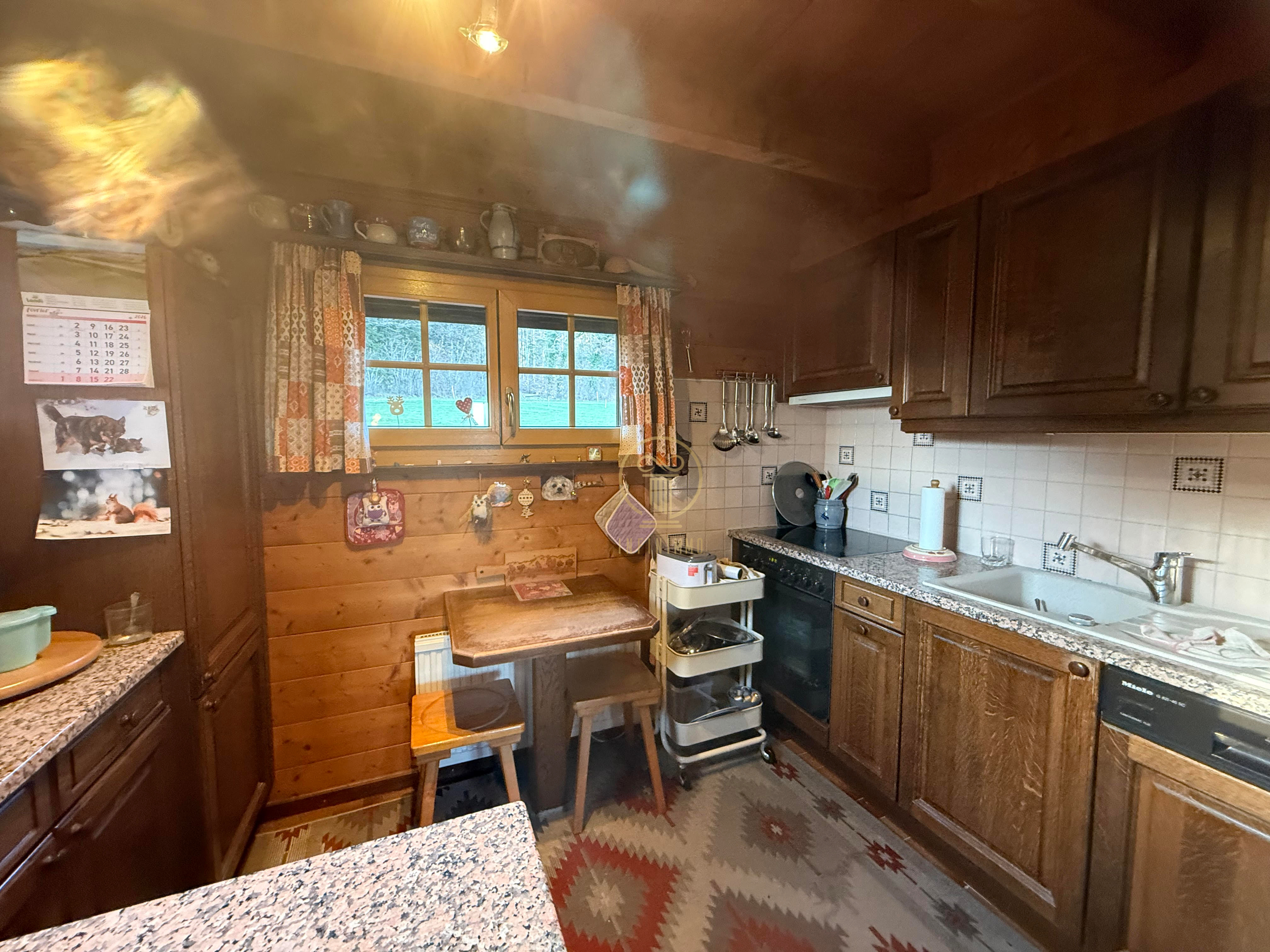 Rustikale Landhausküche mit Holzfronten