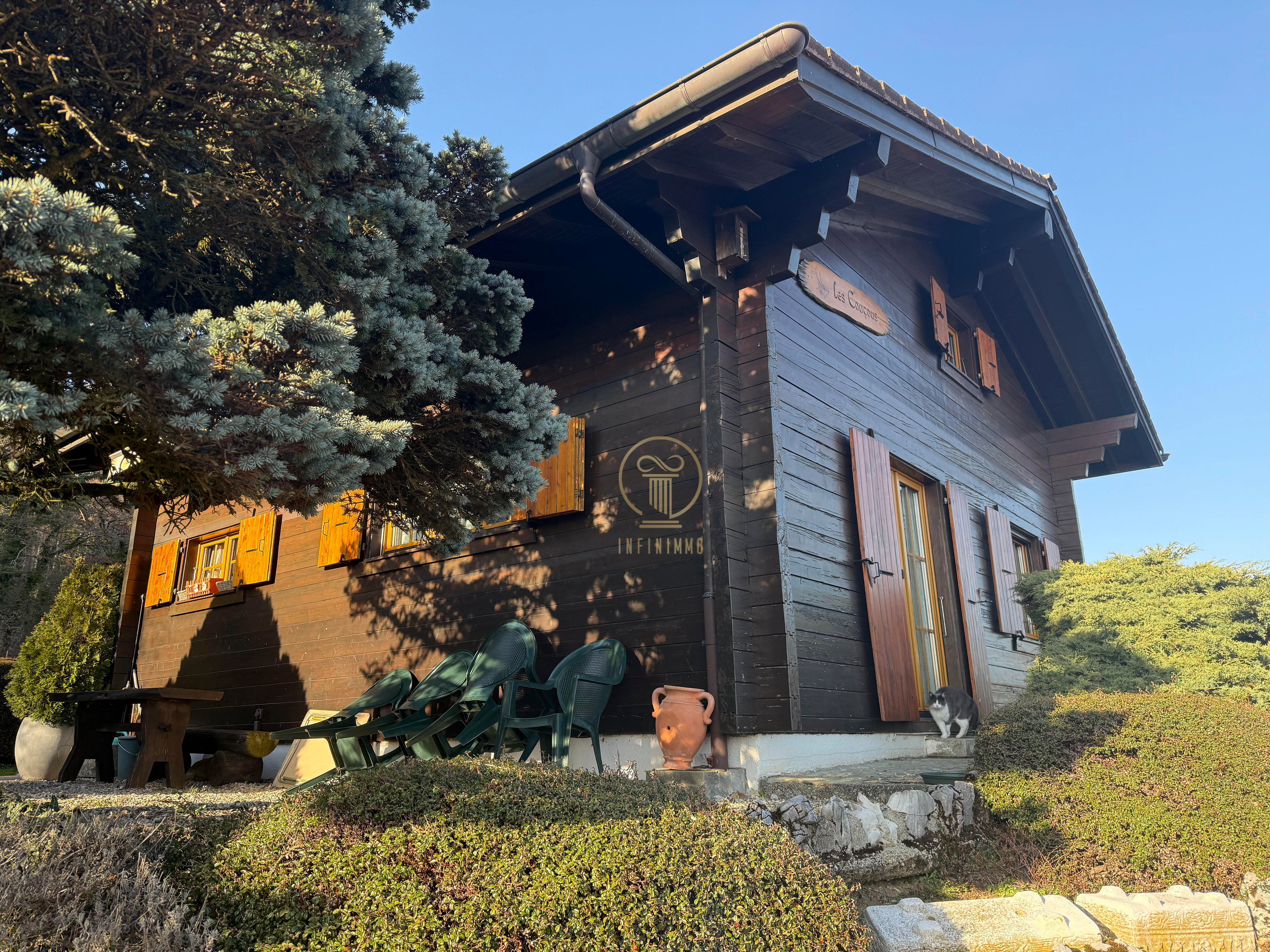 Holzchalet mit Garten