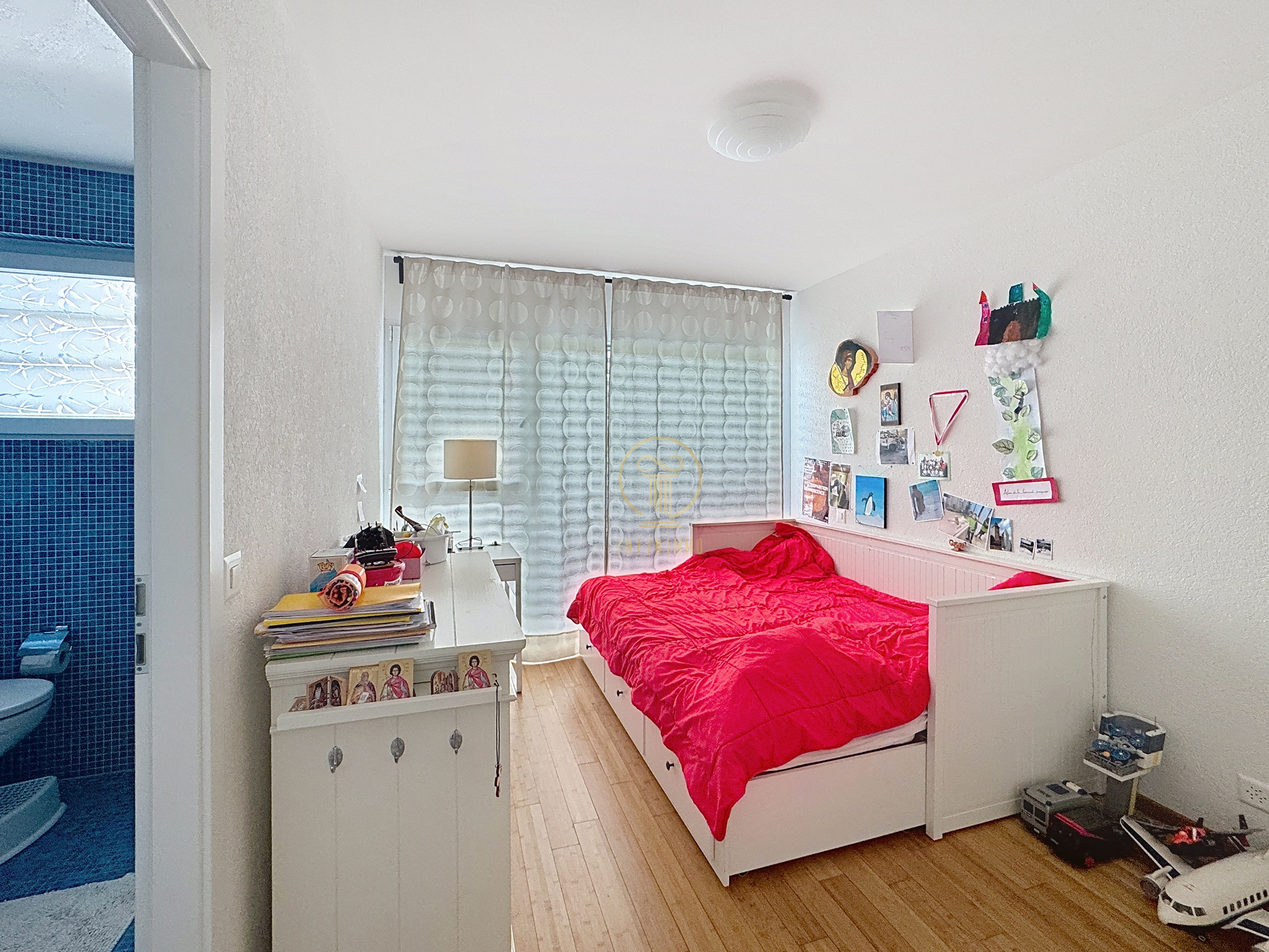 Kleines Schlafzimmer mit Badzugang