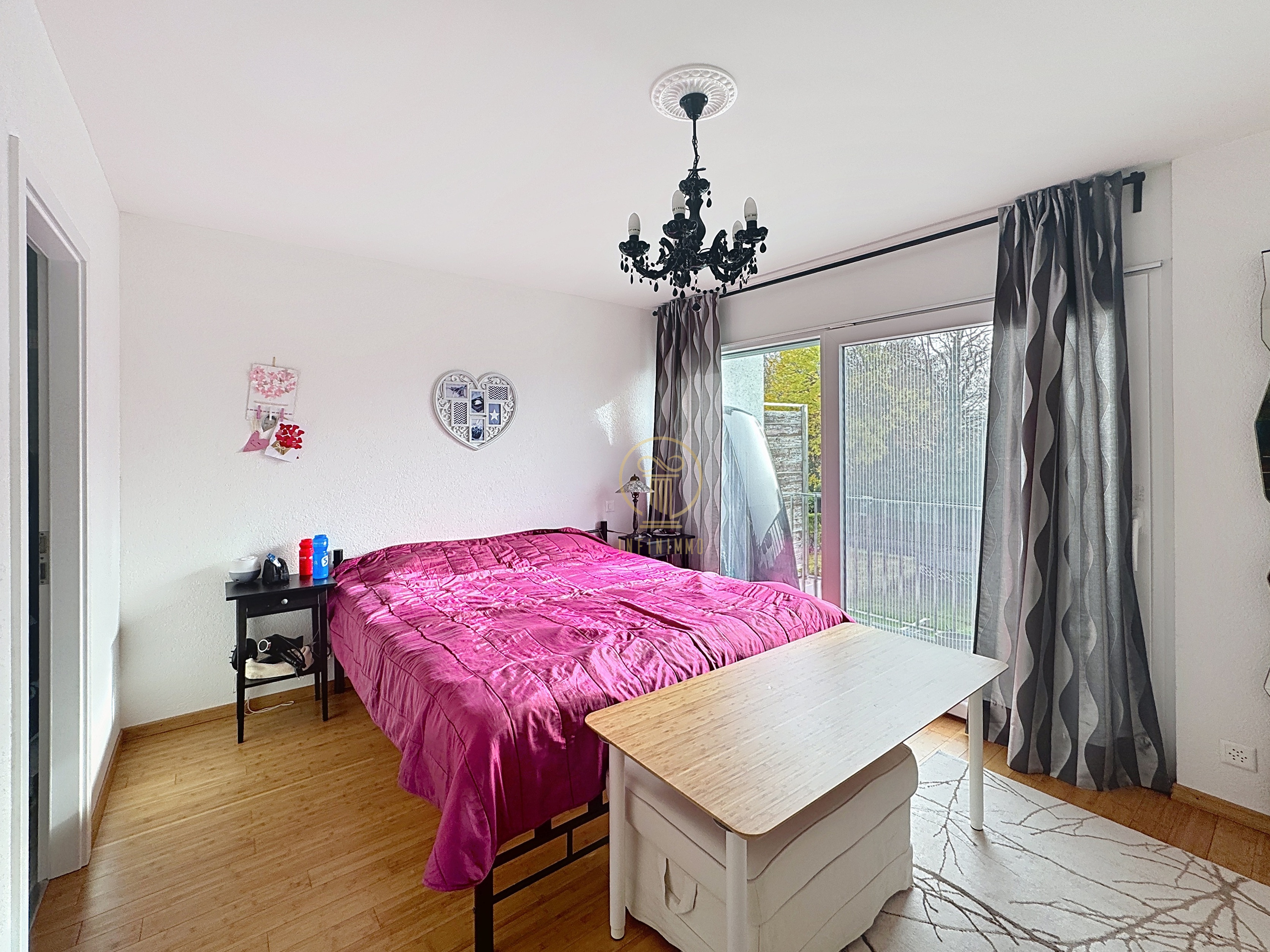 Schlafzimmer mit Balkonzugang