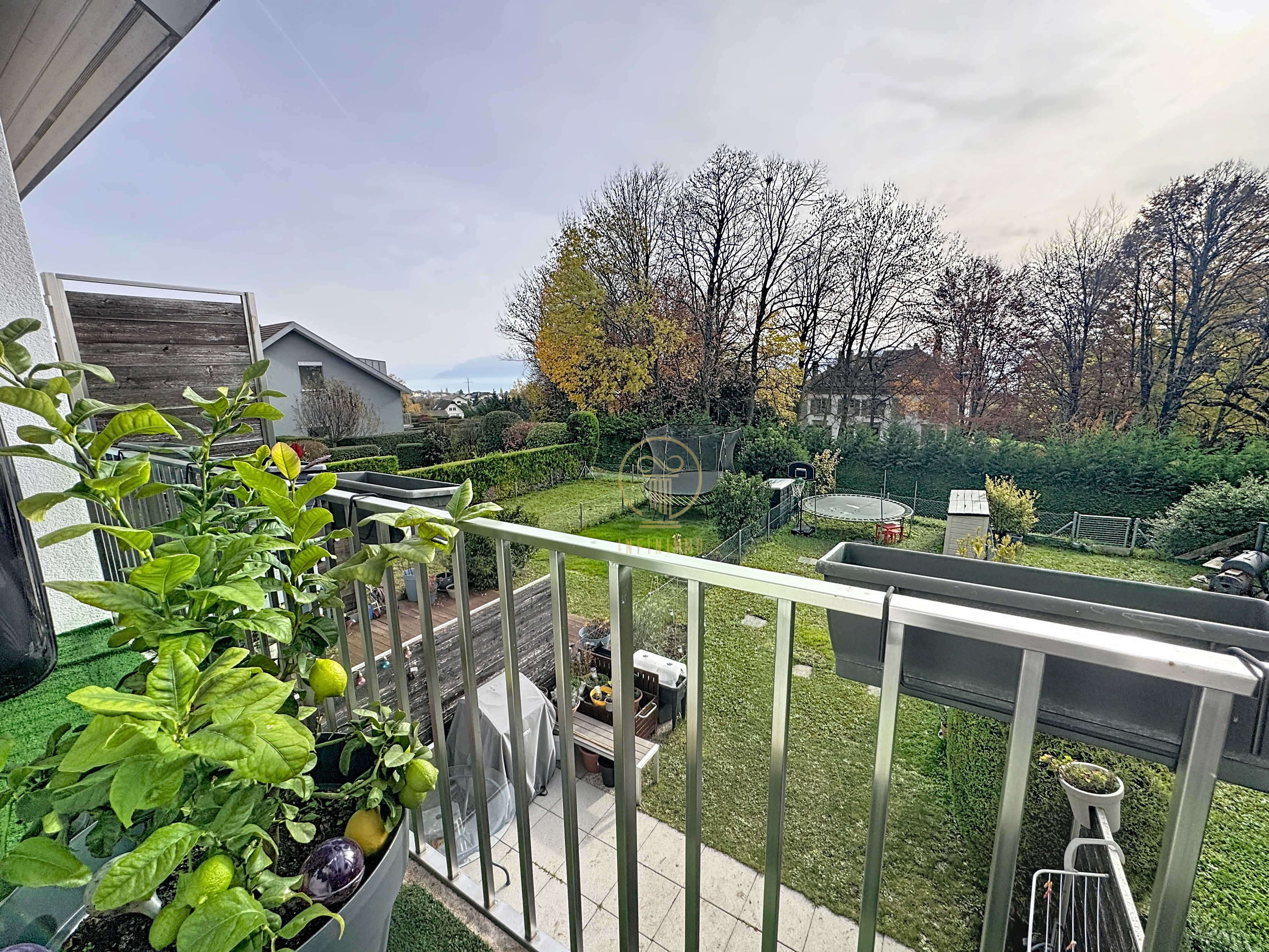 Balkon mit Gartenblick