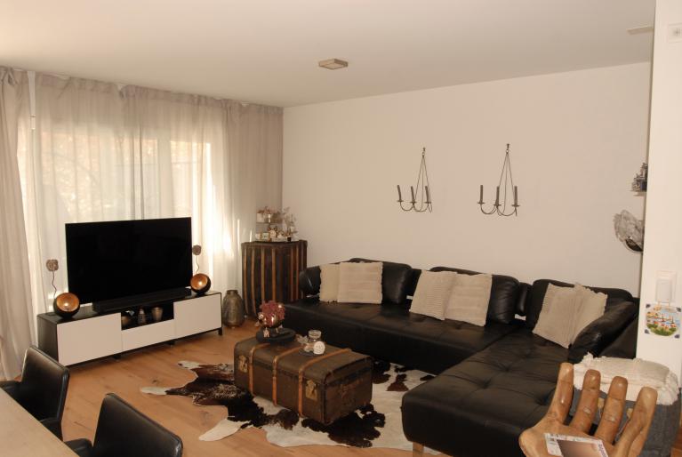 Wohnzimmer mit großer Eckcouch