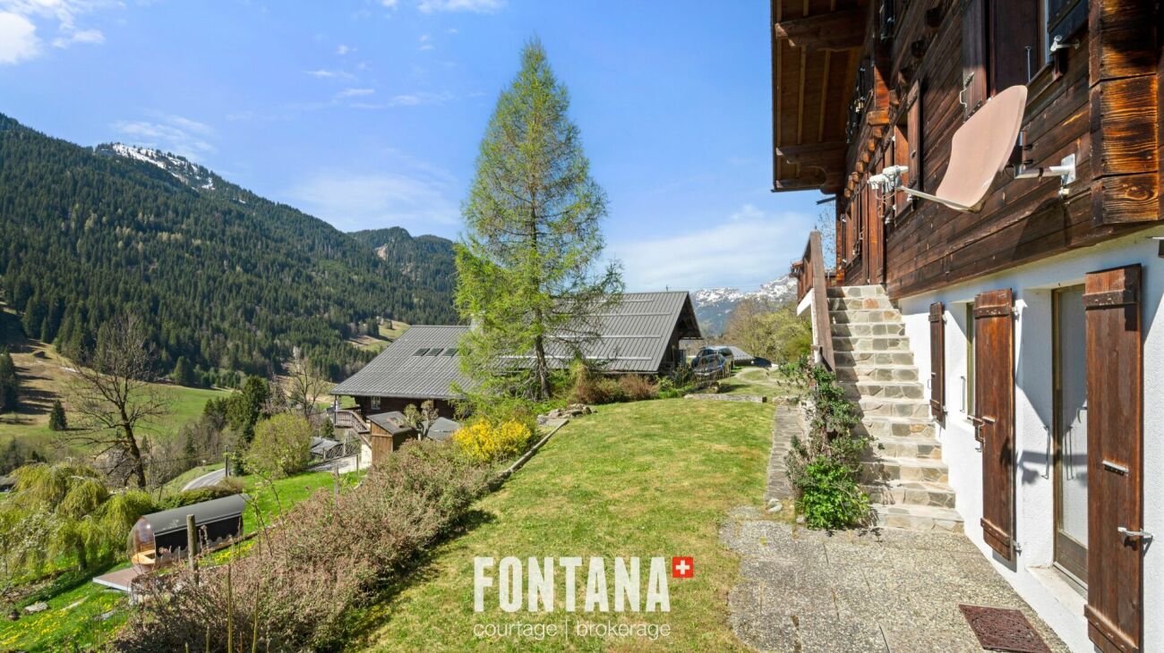 Alpenhaus mit Bergblick