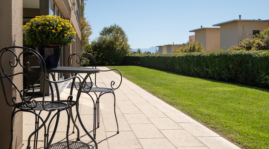 Terrasse mit Gartenausblick
