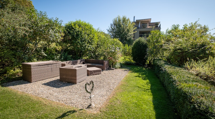 Garten mit Lounge-Bereich