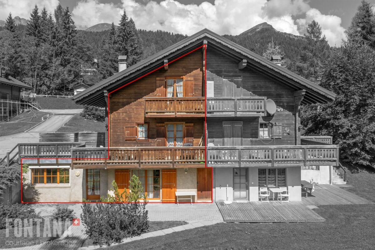 Alpenchalet mit Balkon und Terrasse