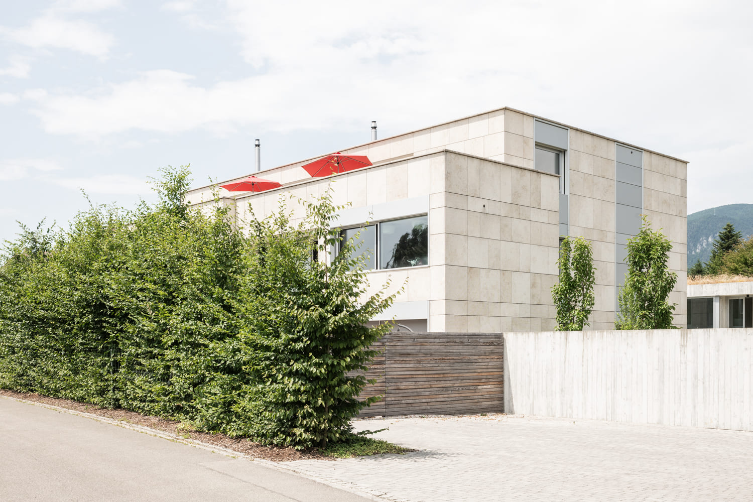 Modernes Wohnhaus mit privatem Außenbereich