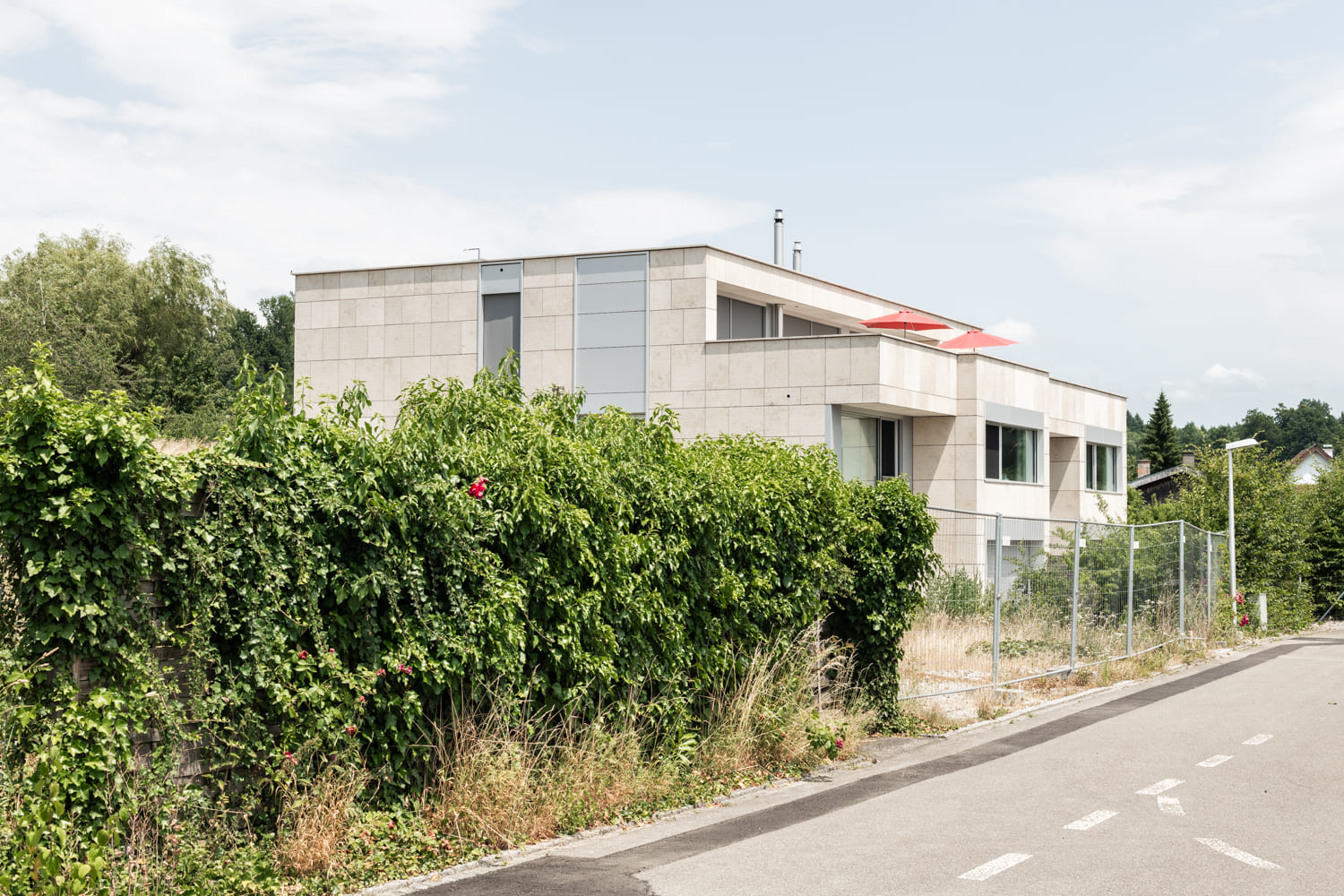 Moderne Villa an ruhiger Straße