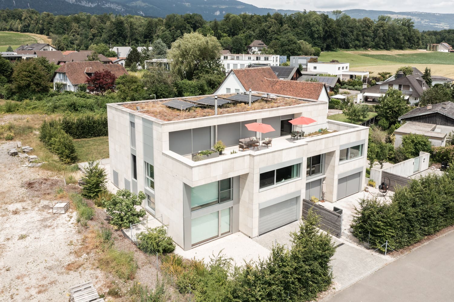 Modernes Einfamilienhaus mit Dachterrasse
