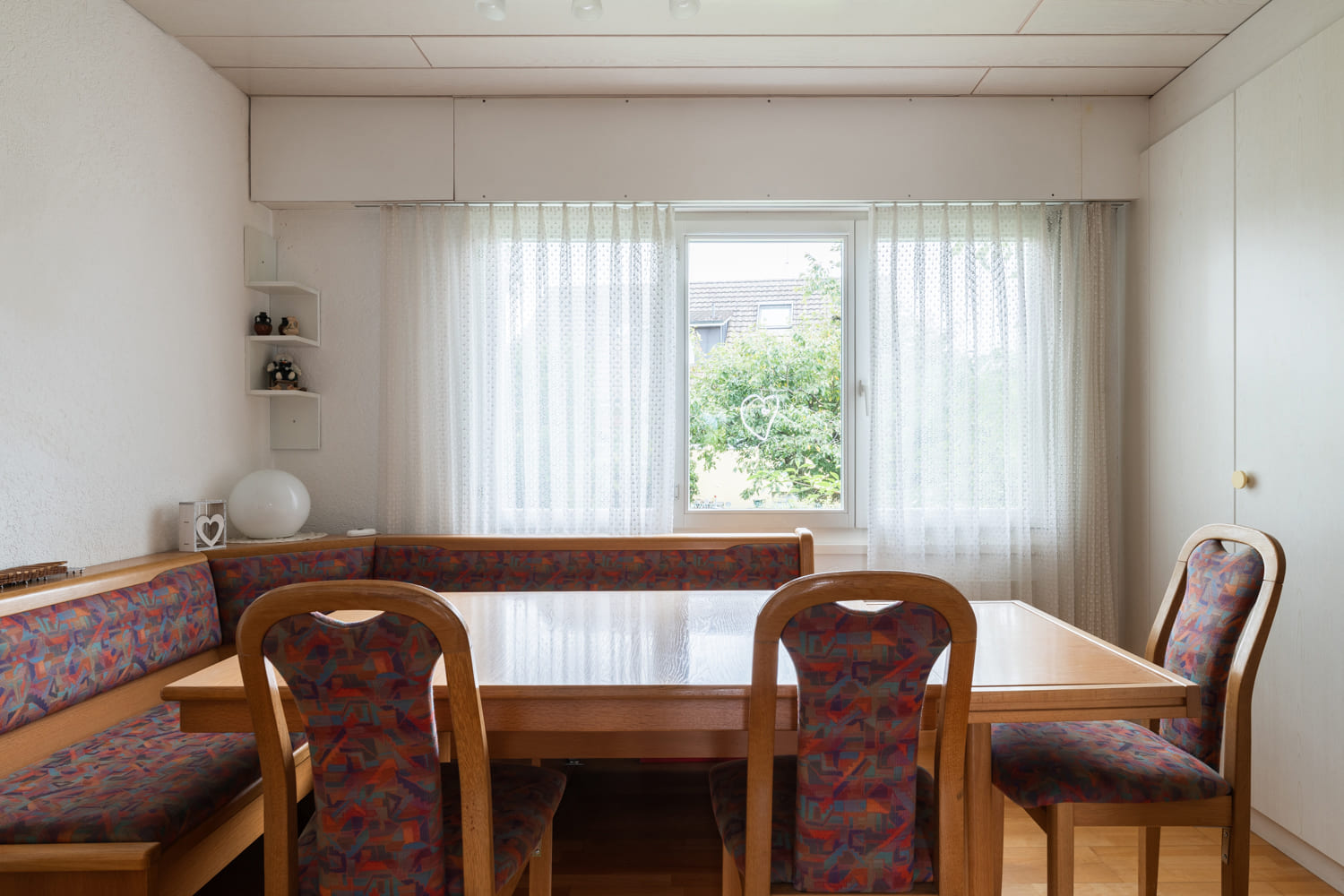 Esszimmer mit Fensterfront