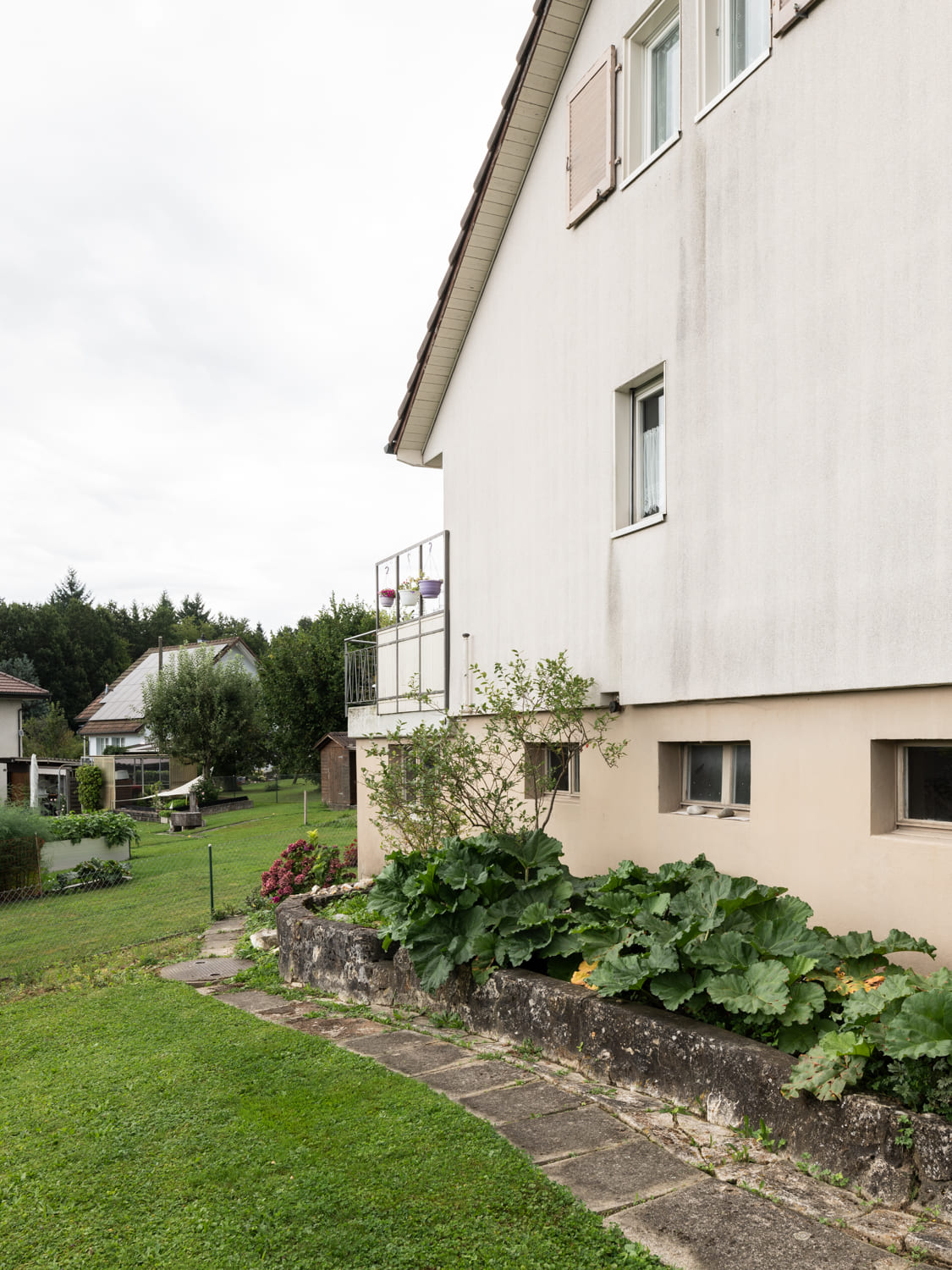 Hausansicht mit Garten