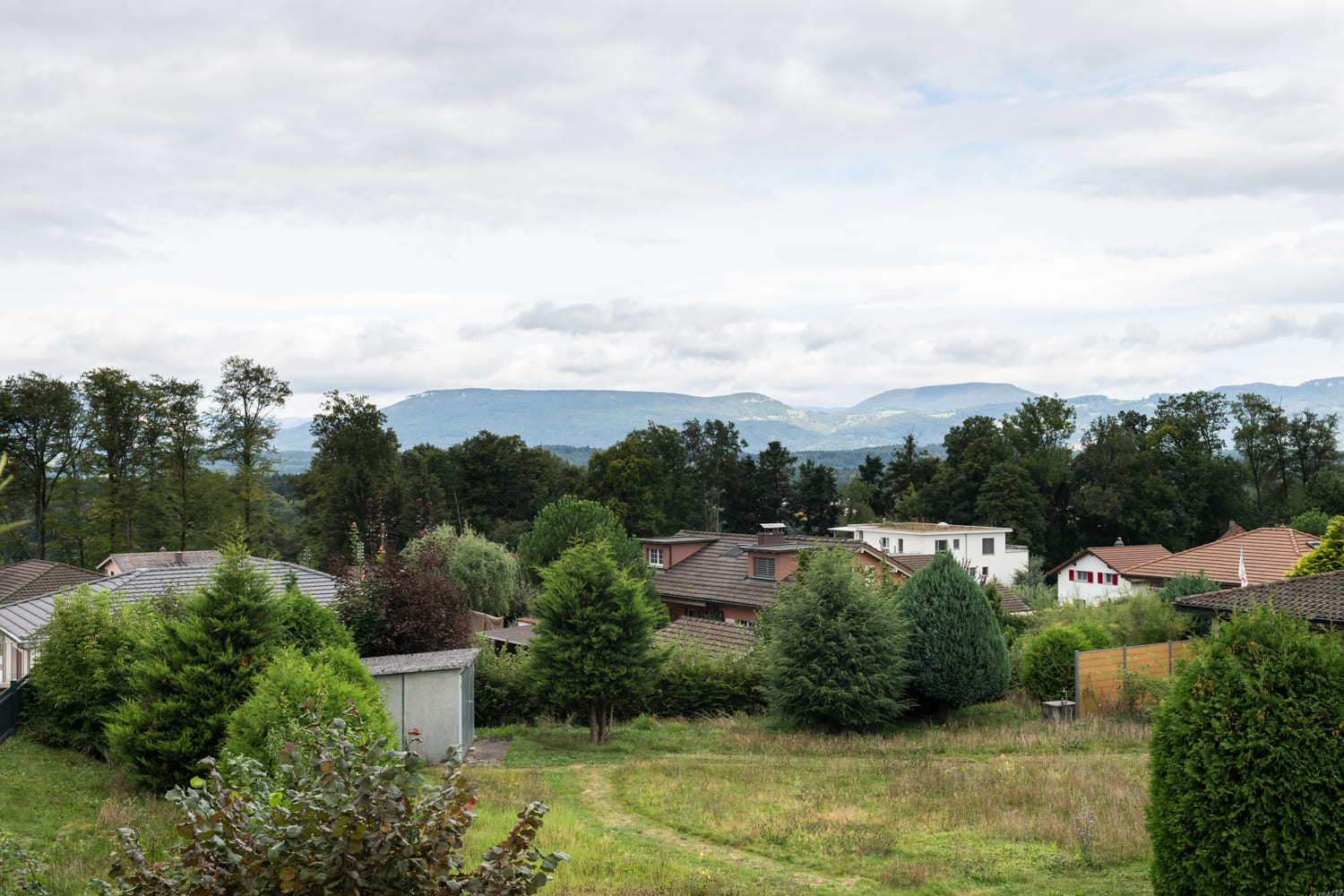 Landschaftsblick über Wohngebiet