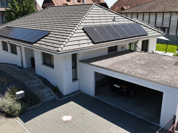 Modernes Einfamilienhaus mit Garage und Solaranlage
